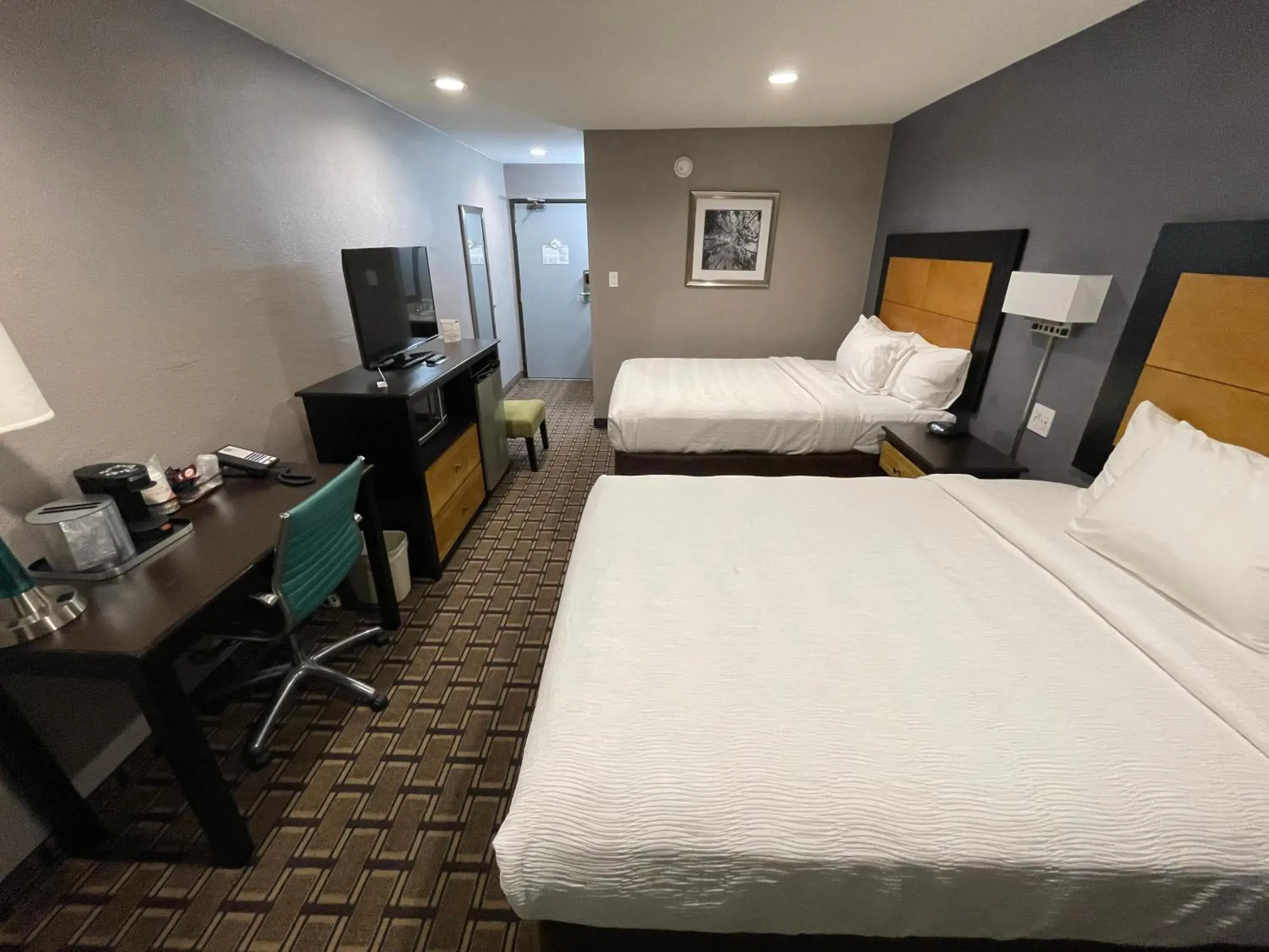 Photo of the whole room, Bed in Quality Inn - Denton