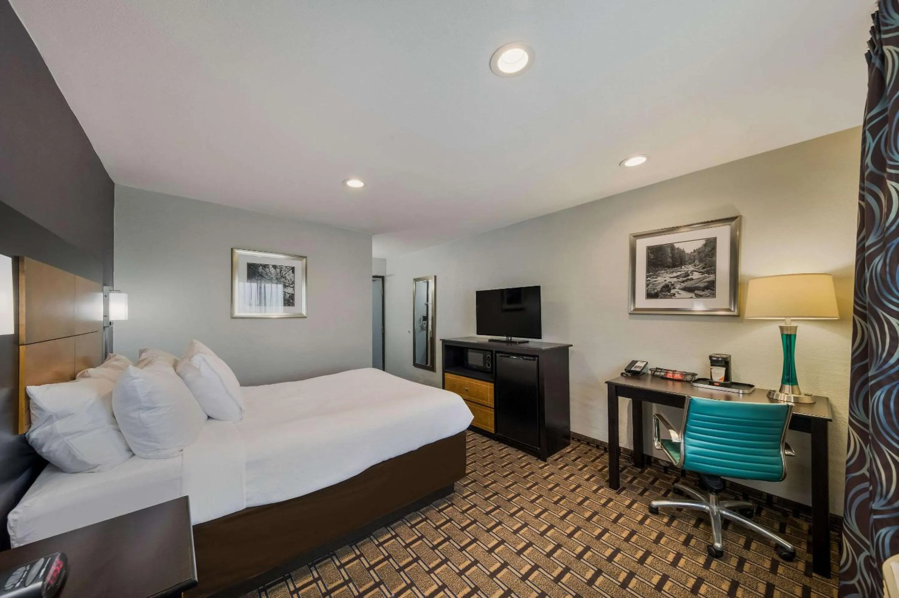 Bedroom, Bed in Quality Inn - Denton