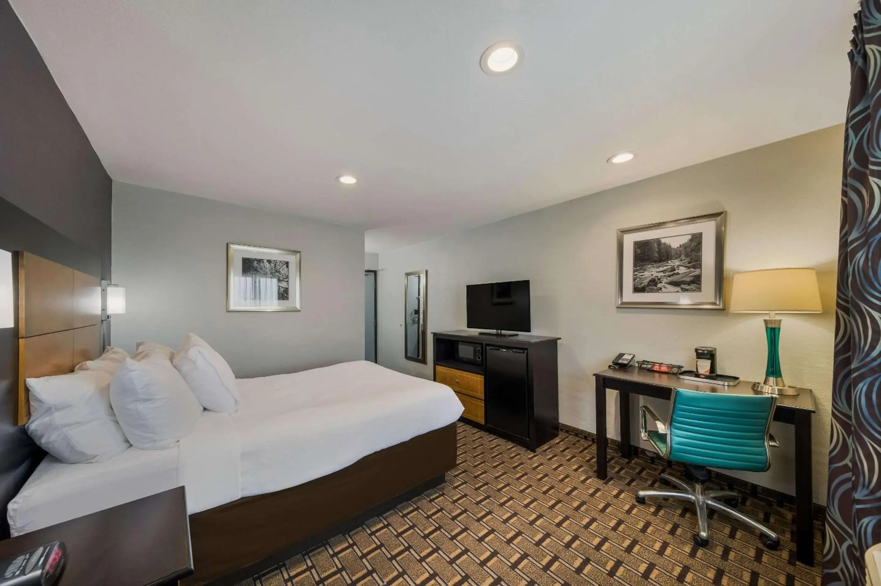 Bedroom, Bed in Quality Inn - Denton Bedroom, Bed in Quality Inn - Denton