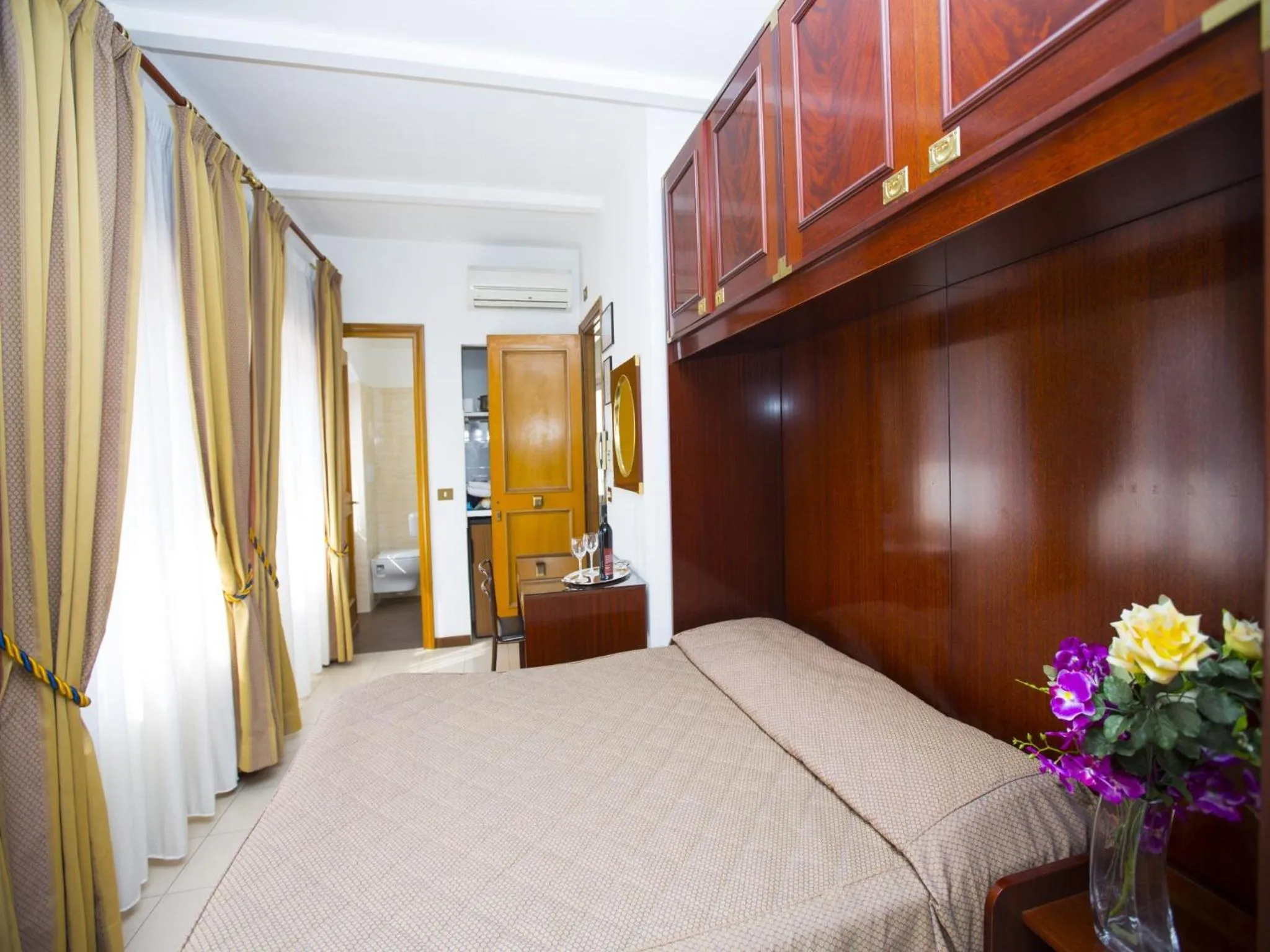 Photo of the whole room, Bed in Hotel Residence Villa Tassoni