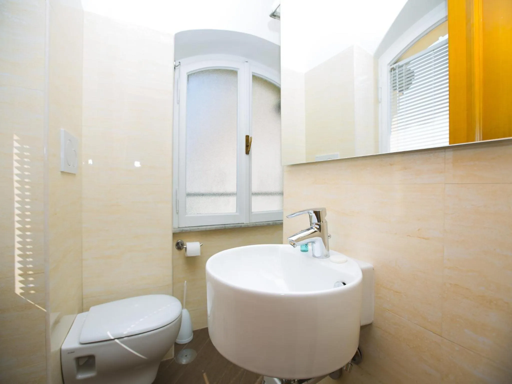 Toilet in Hotel Residence Villa Tassoni