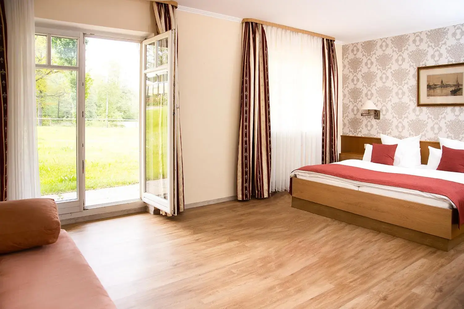 Superior Double Room - single occupancy in Landschloss Ernestgrün Superior Double Room - single occupancy in Landschloss Ernestgrün