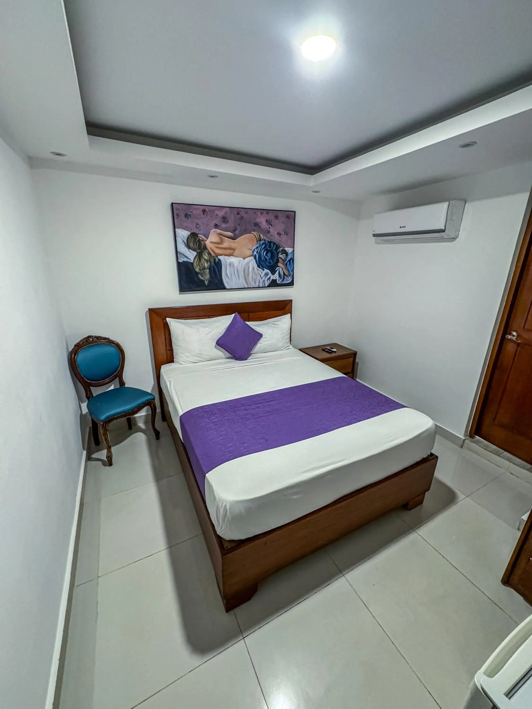 Photo of the whole room, Bed in Cataleya Hotel