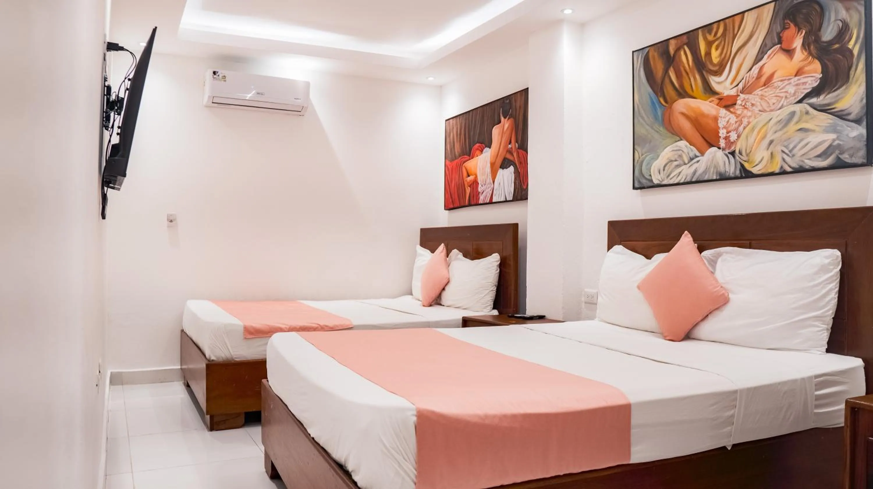 Photo of the whole room, Bed in Cataleya Hotel