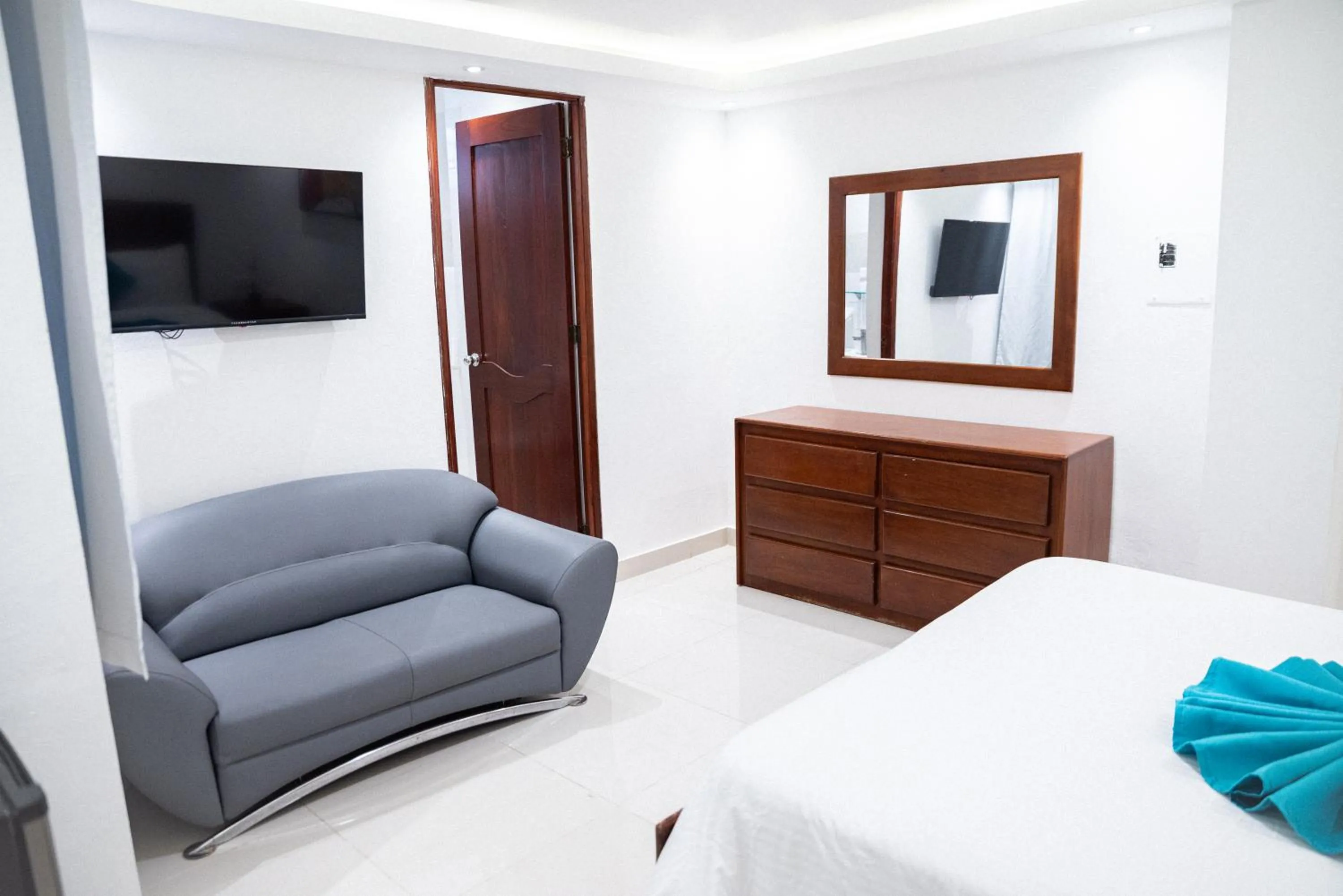 Photo of the whole room, Bed in Cataleya Hotel