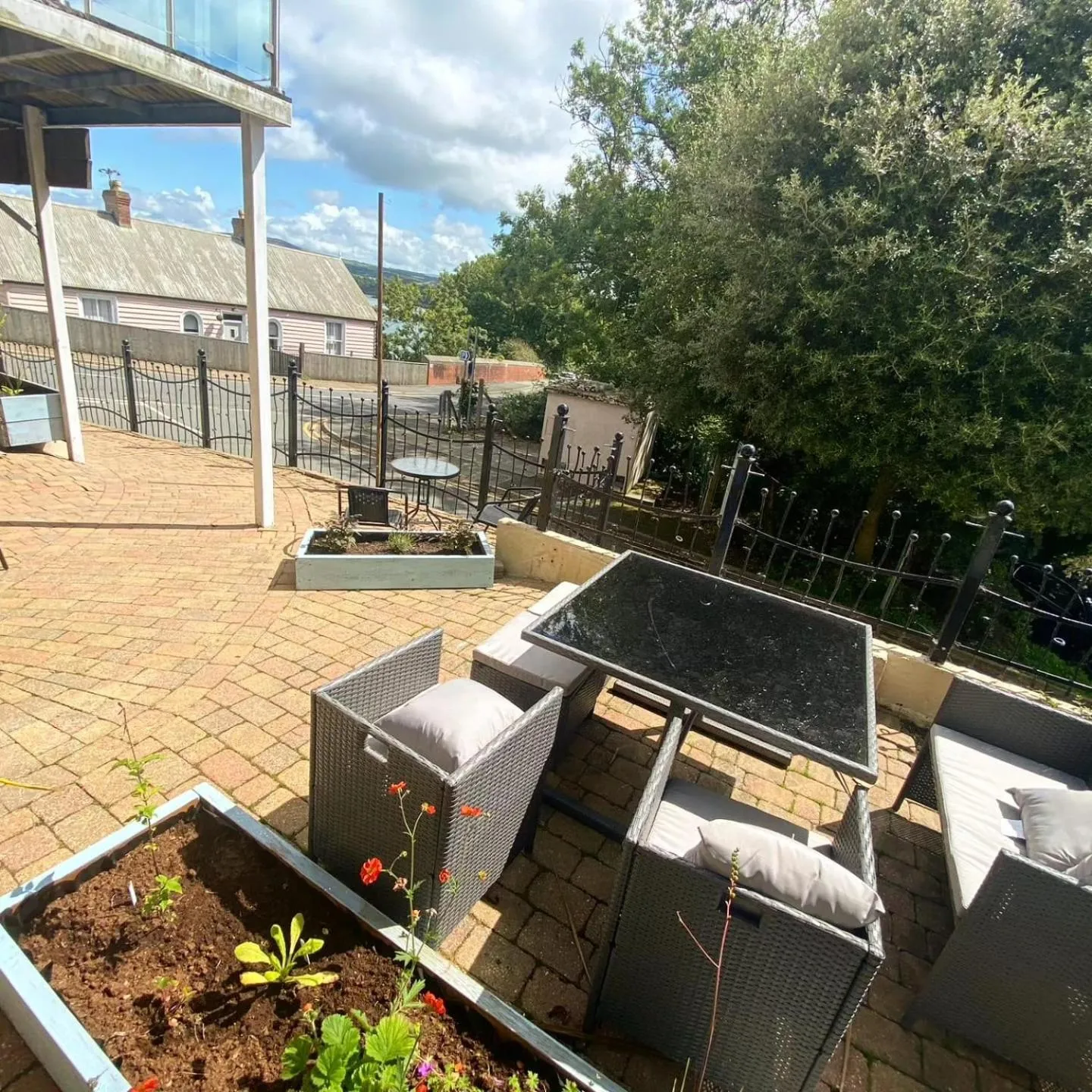 Garden in Rose and Crown Hotel & Hope and Anchor Bar