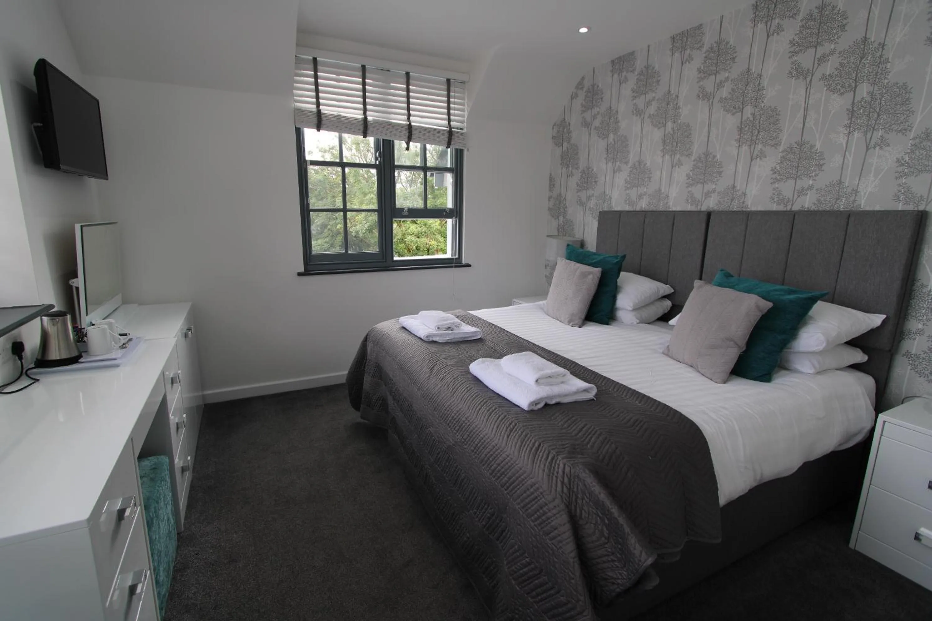 Rose and Crown Hotel & Hope and Anchor Bar