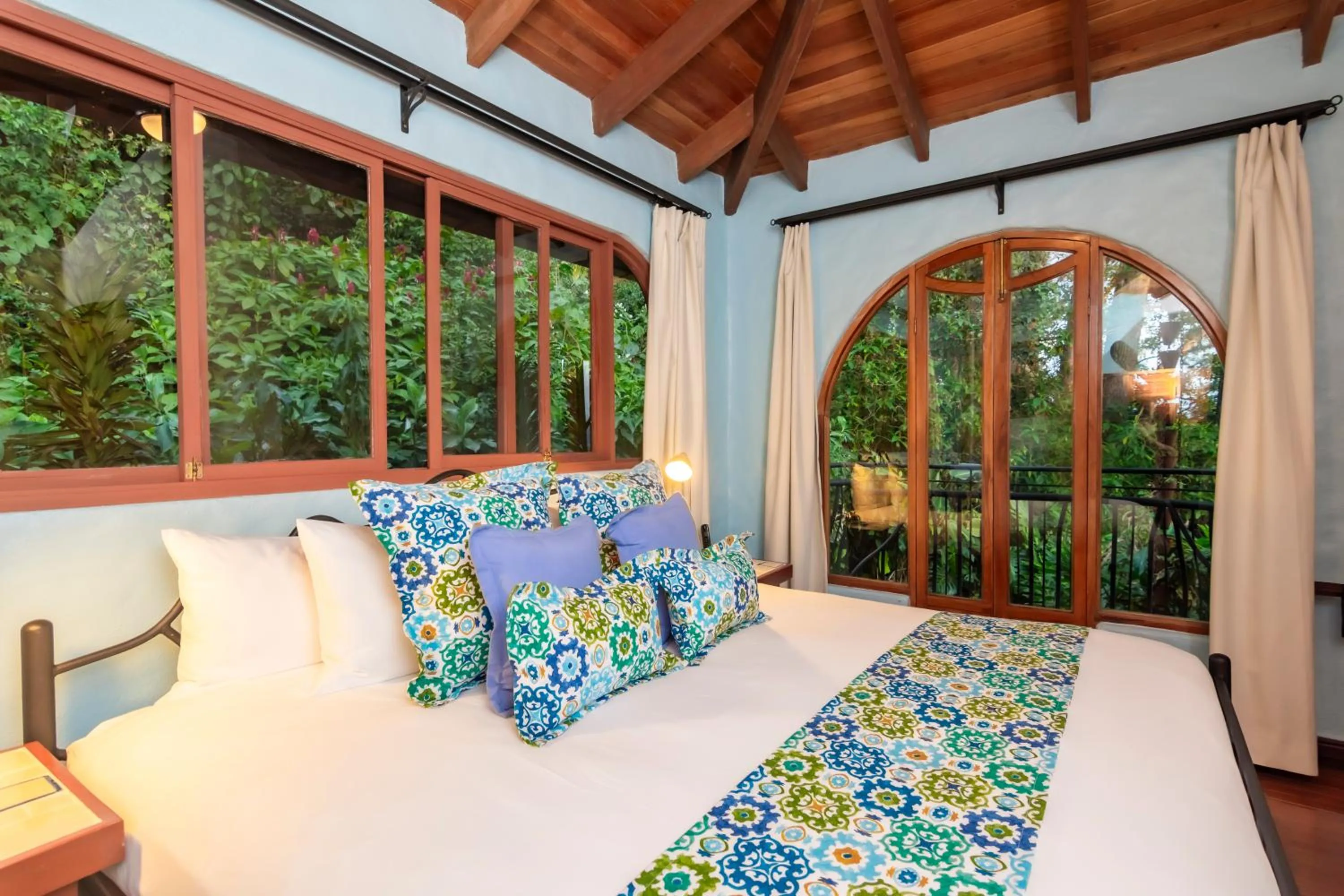Bed in Finca Rosa Blanca Coffee Farm and Inn