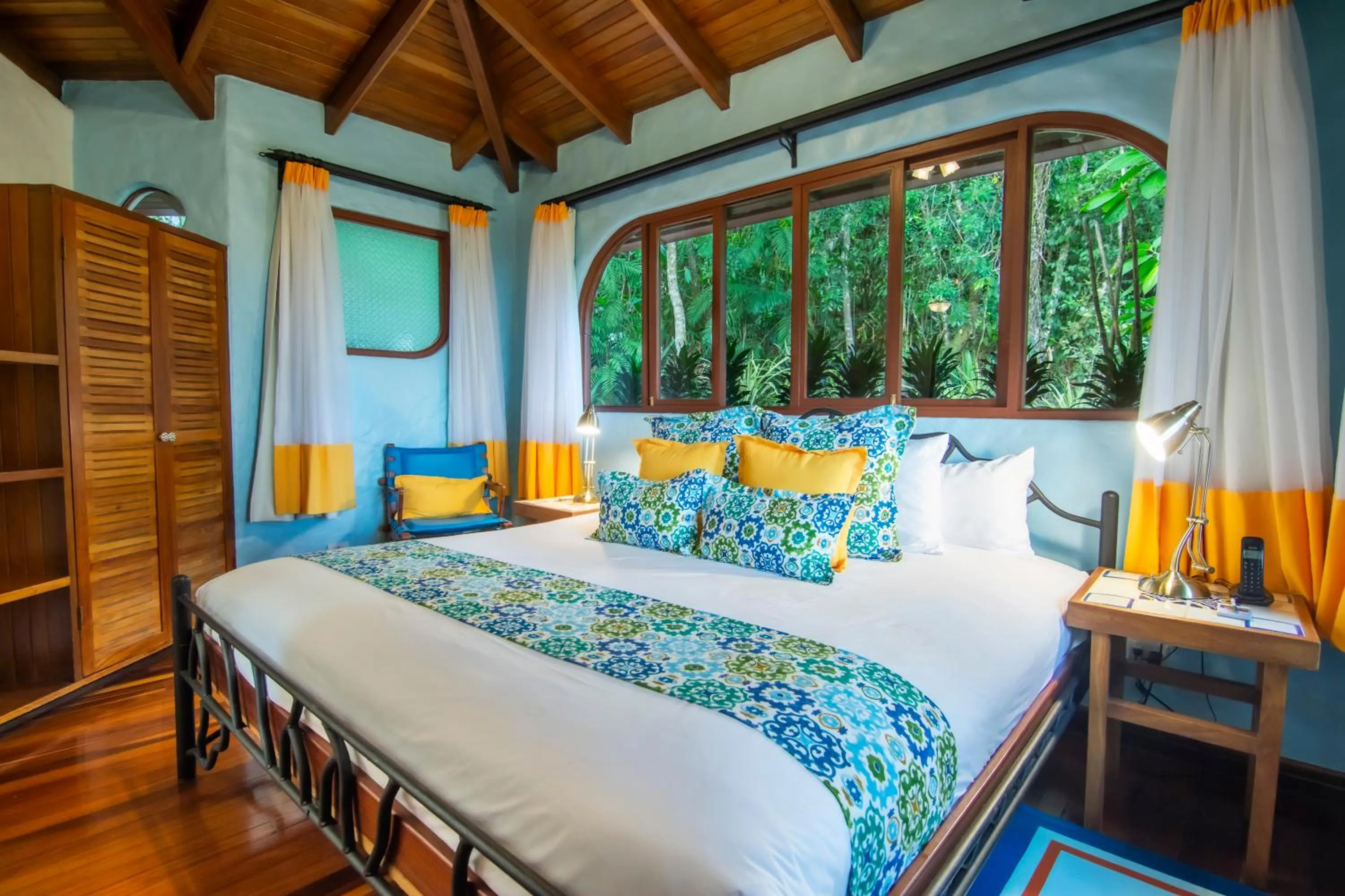 Bed in Finca Rosa Blanca Coffee Farm and Inn