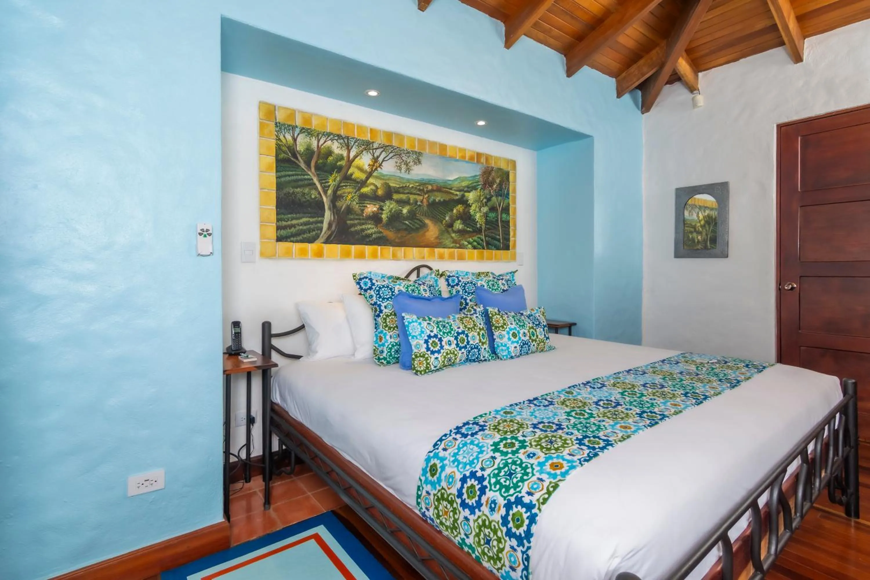 Bed in Finca Rosa Blanca Coffee Farm and Inn