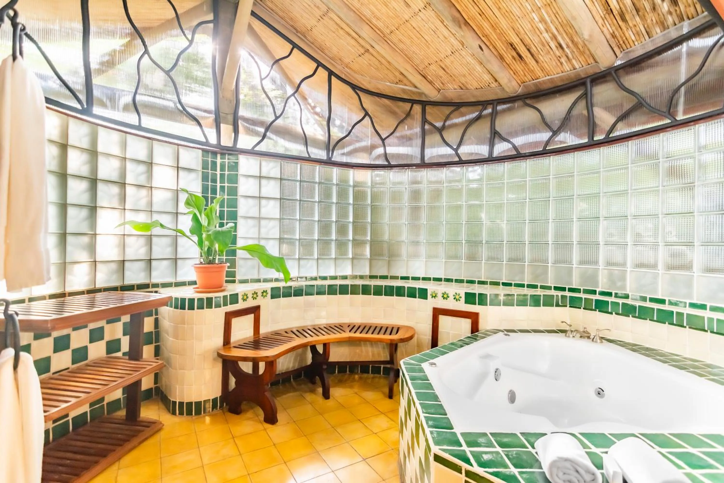 Hot Tub in Finca Rosa Blanca Coffee Farm and Inn
