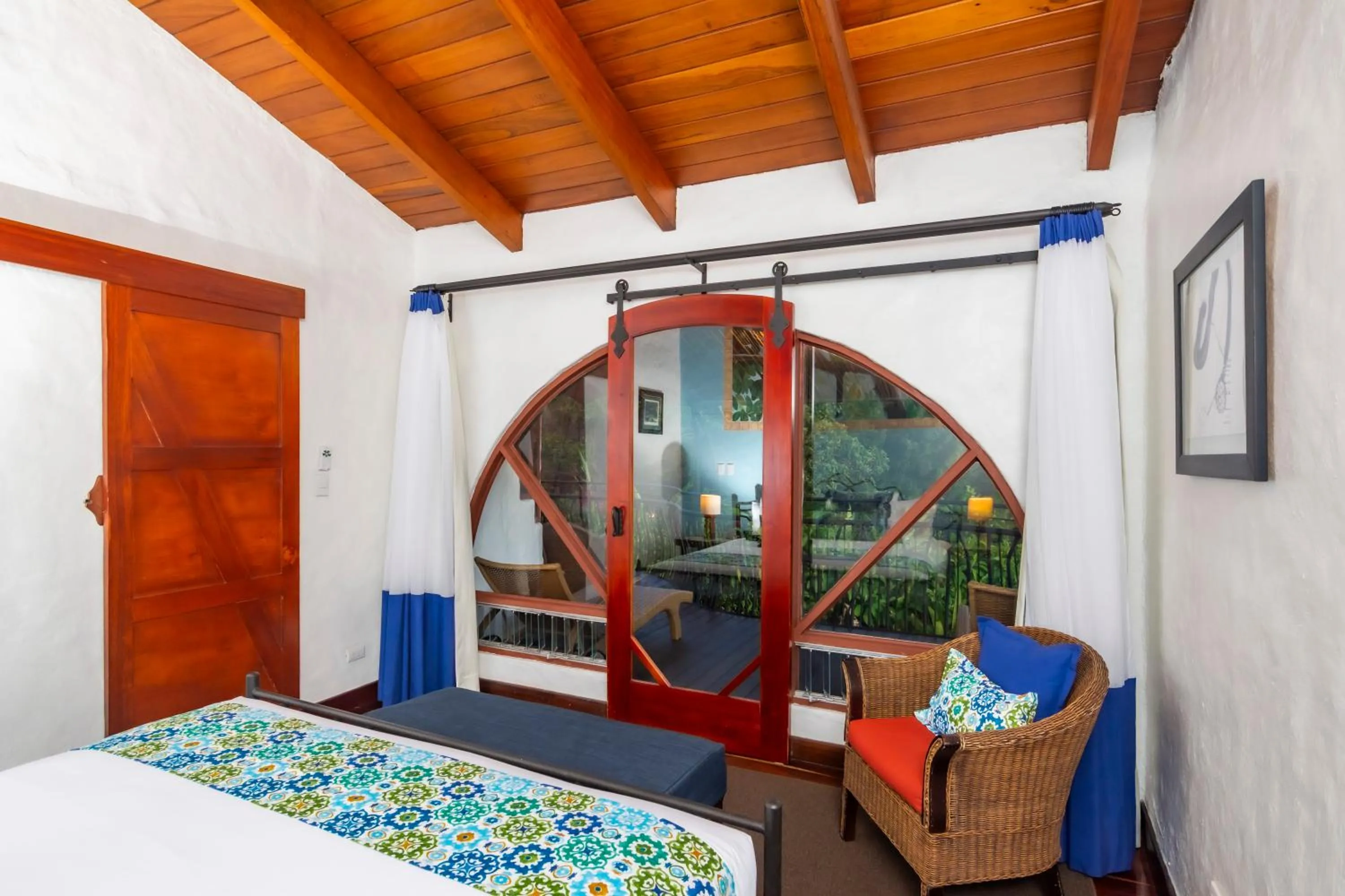 Bed in Finca Rosa Blanca Coffee Farm and Inn