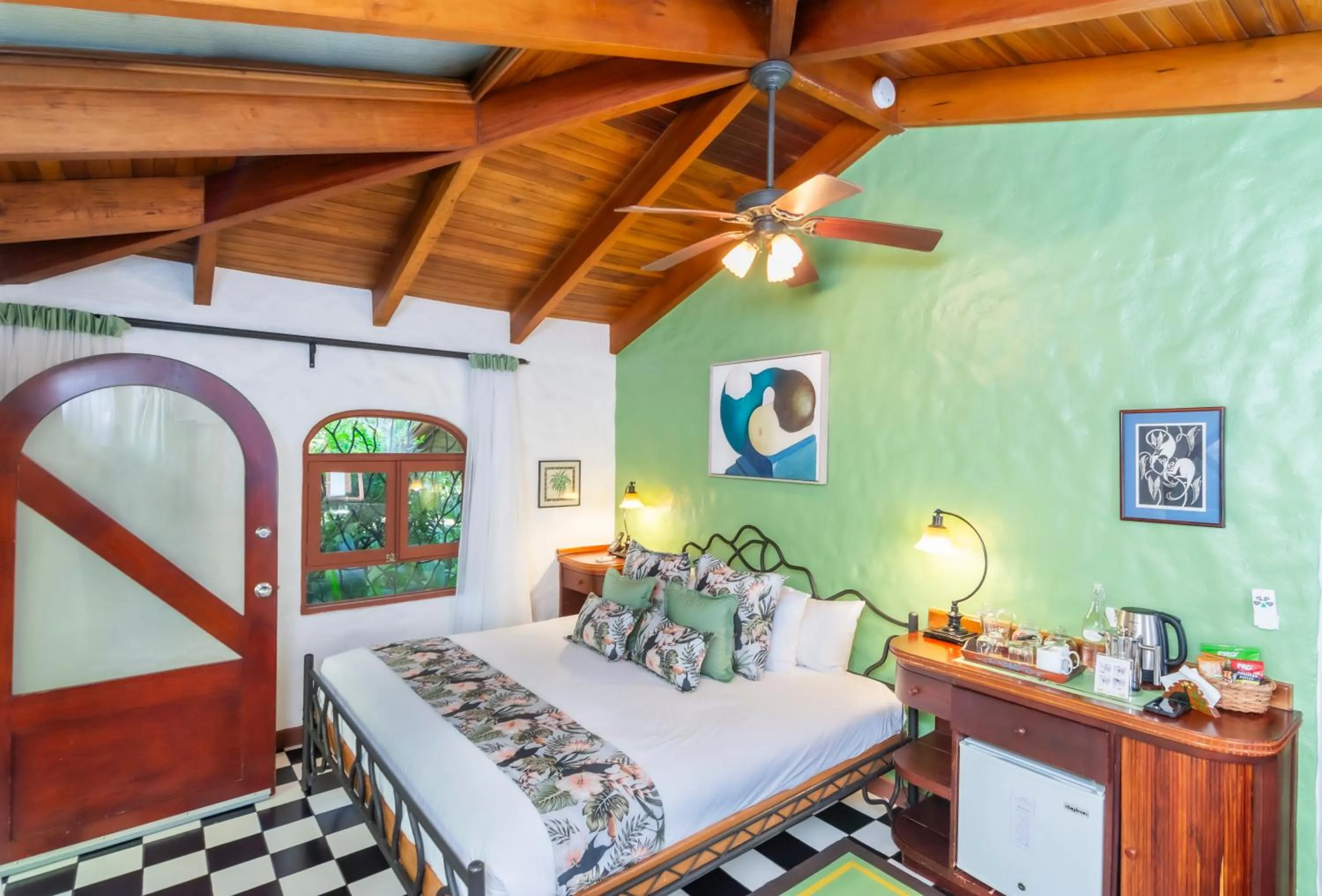 Bed in Finca Rosa Blanca Coffee Farm and Inn