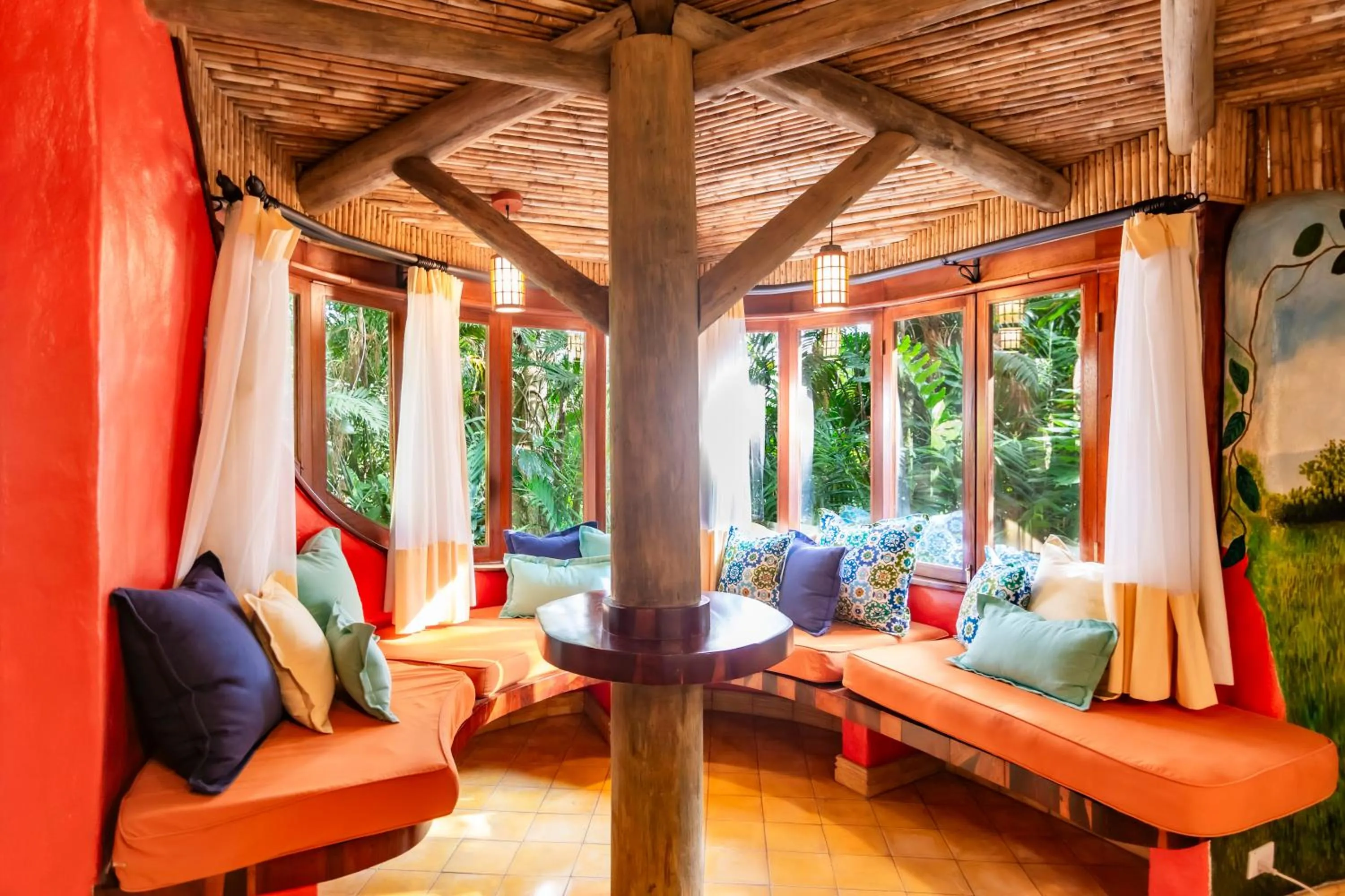 Living room in Finca Rosa Blanca Coffee Farm and Inn