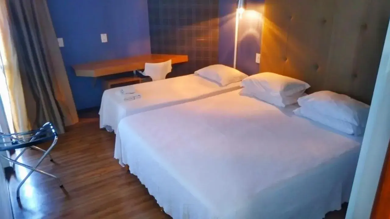 Deluxe Triple Room in Livramento Palace Hotel Deluxe Triple Room in Livramento Palace Hotel