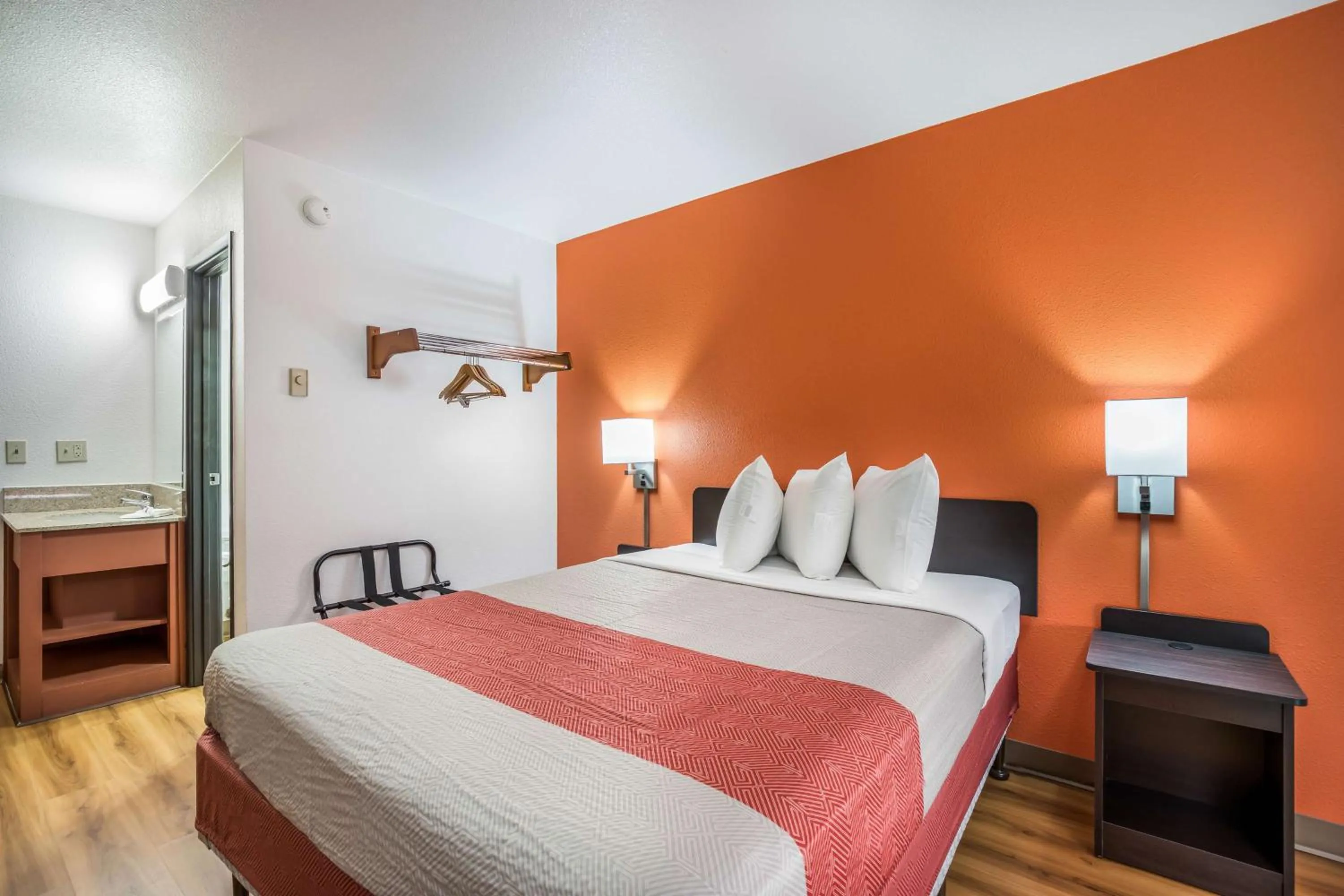 Photo of the whole room, Bed in Motel 6-Madison, WI - East