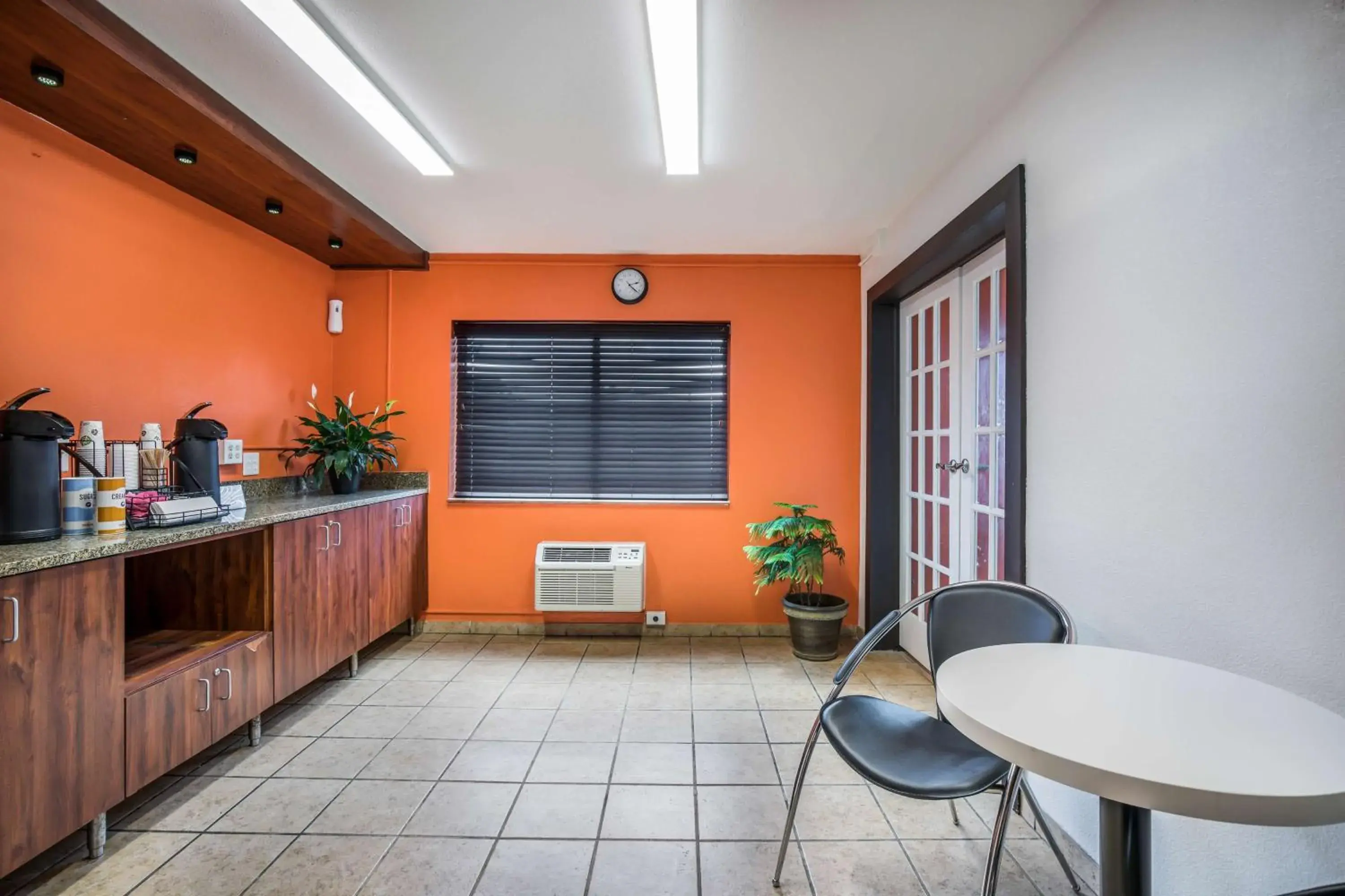 Restaurant/places to eat in Motel 6-Madison, WI - East Restaurant/places to eat in Motel 6-Madison, WI - East