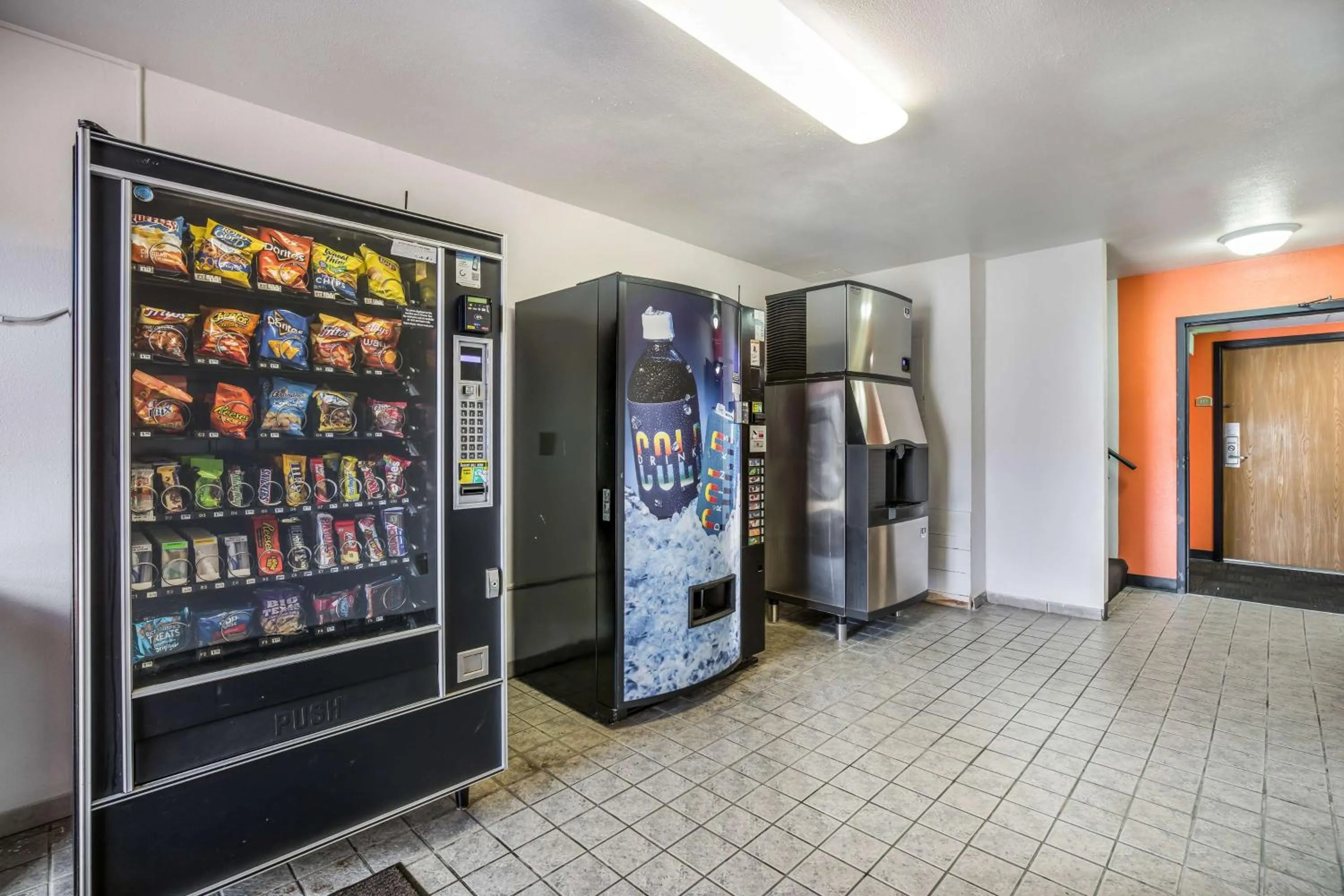 Property building in Motel 6-Madison, WI - East