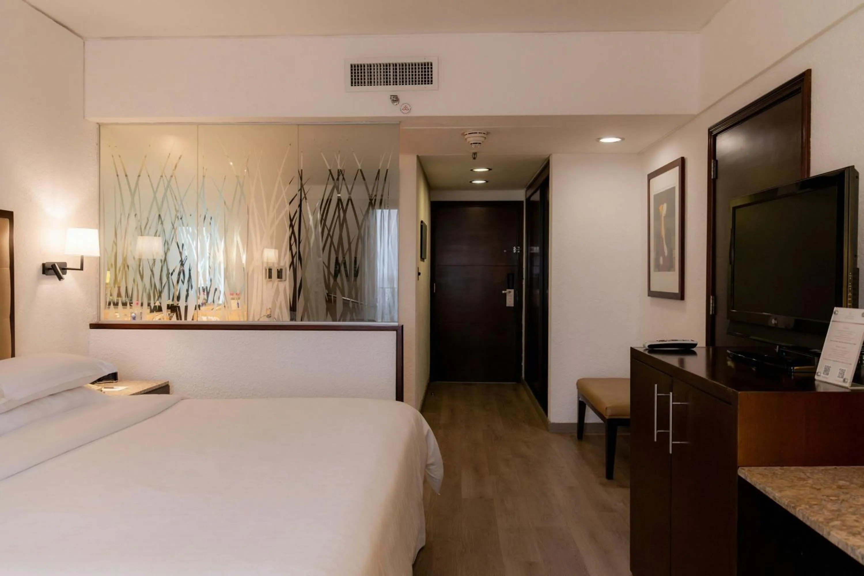 Photo of the whole room, Bed in Sheraton Lima Historic Center