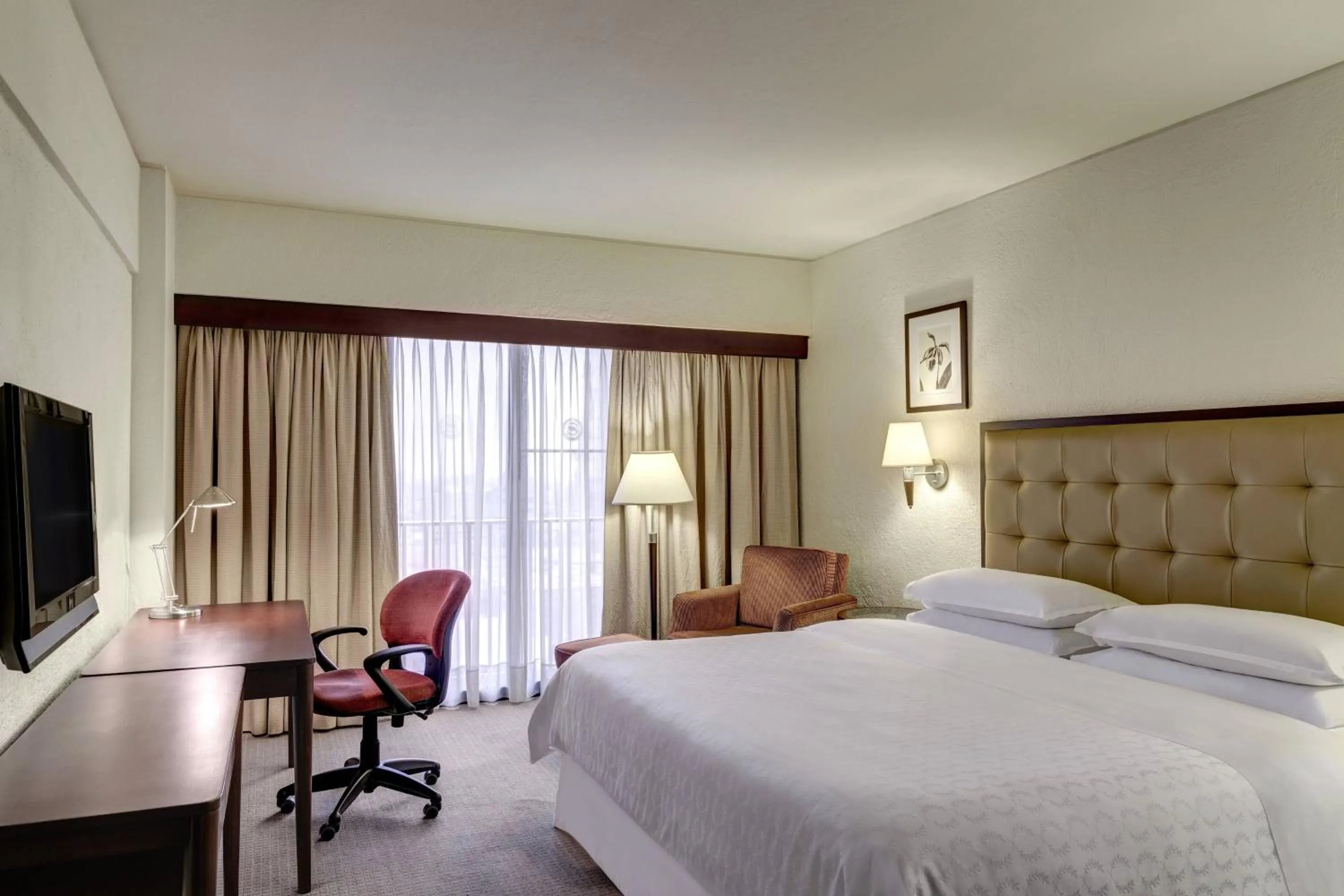 Photo of the whole room, Bed in Sheraton Lima Historic Center