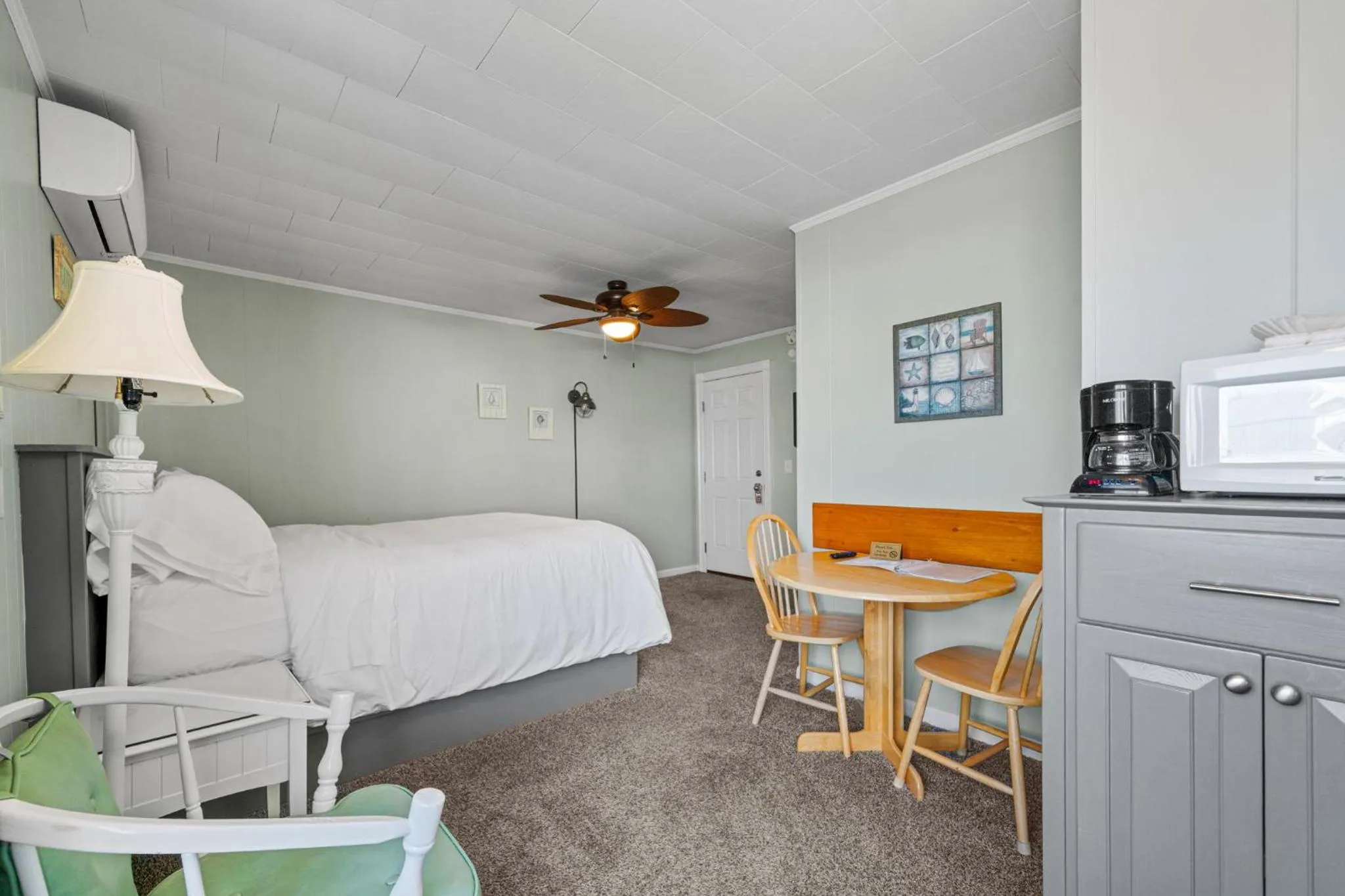 Photo of the whole room, Bed in Echo Motel