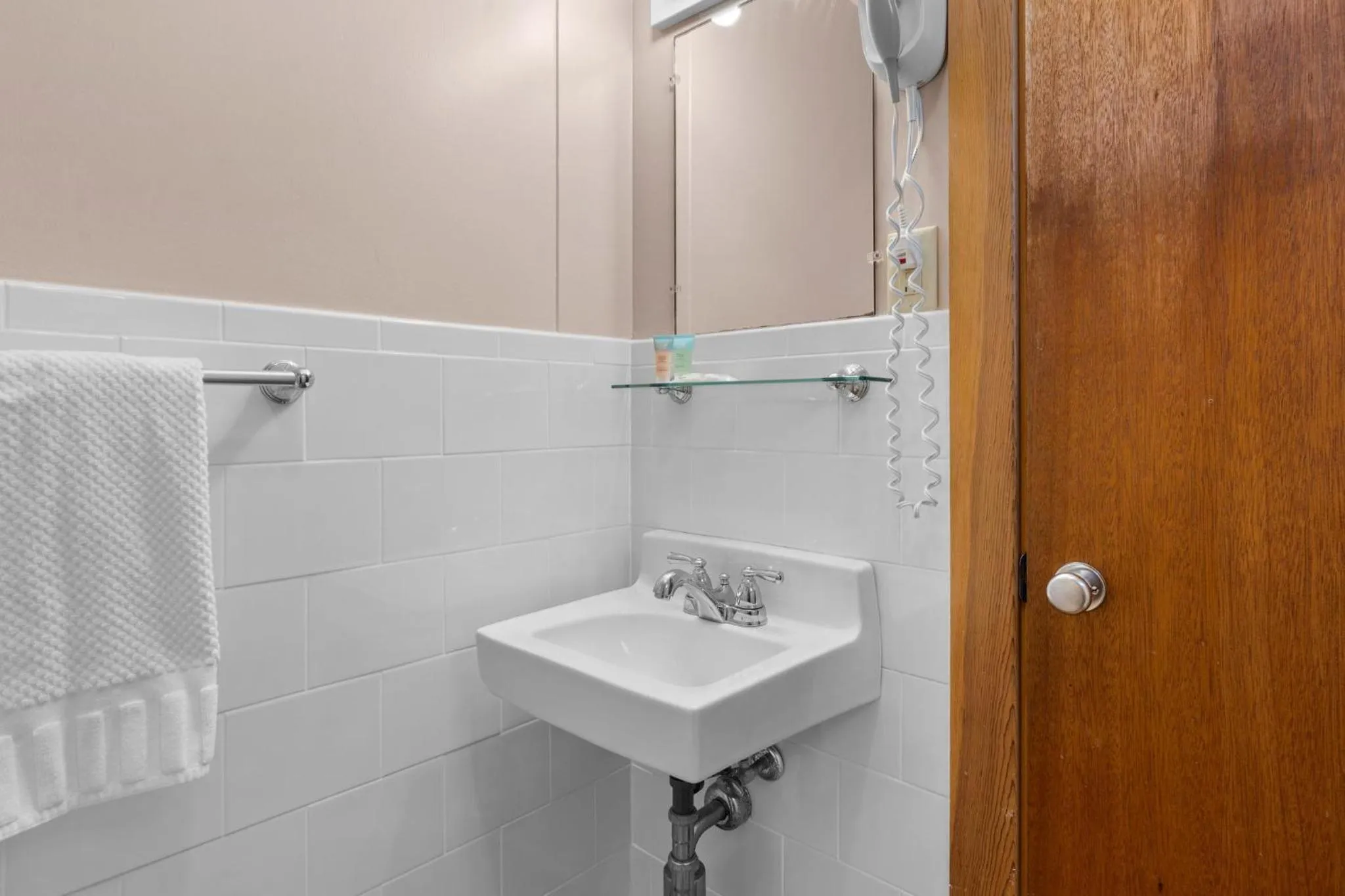 Bathroom in Echo Motel