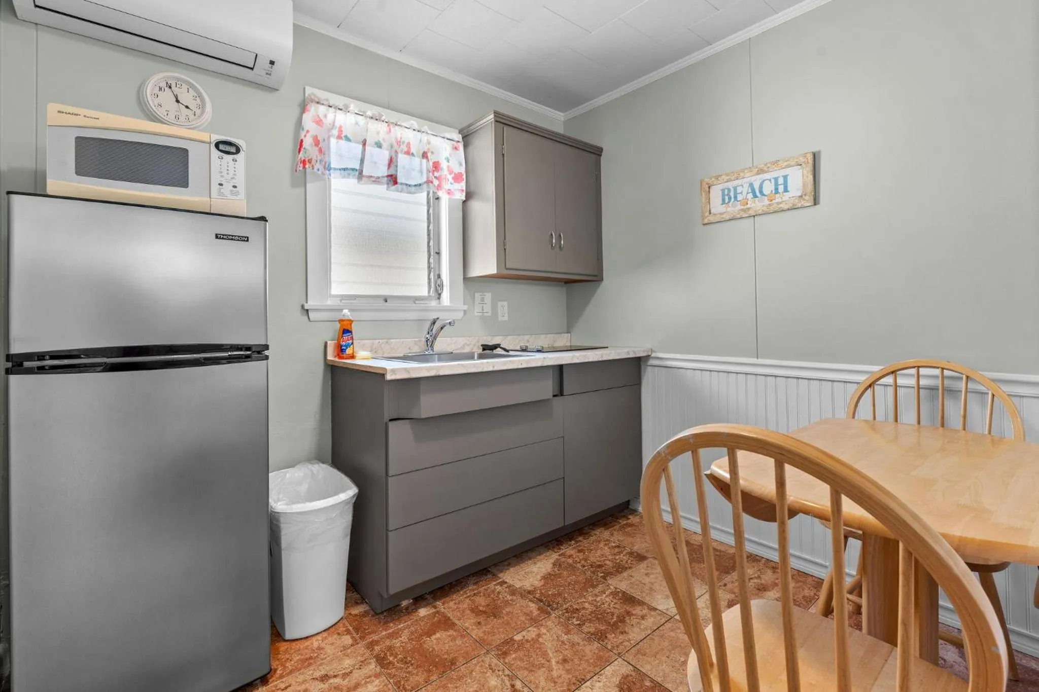 Kitchen or kitchenette in Echo Motel