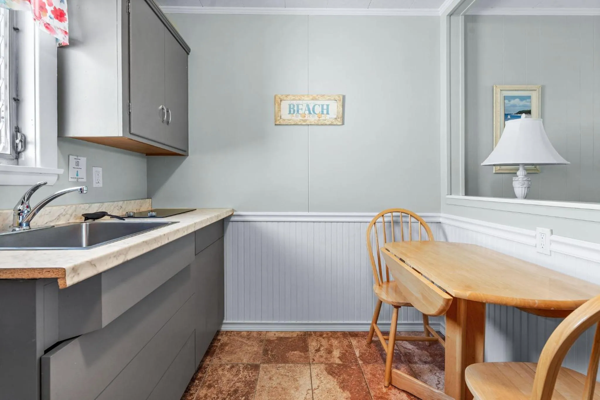 Kitchen or kitchenette in Echo Motel