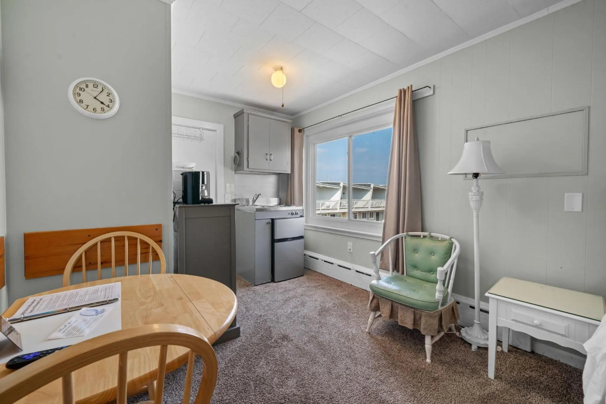 Kitchen or kitchenette in Echo Motel