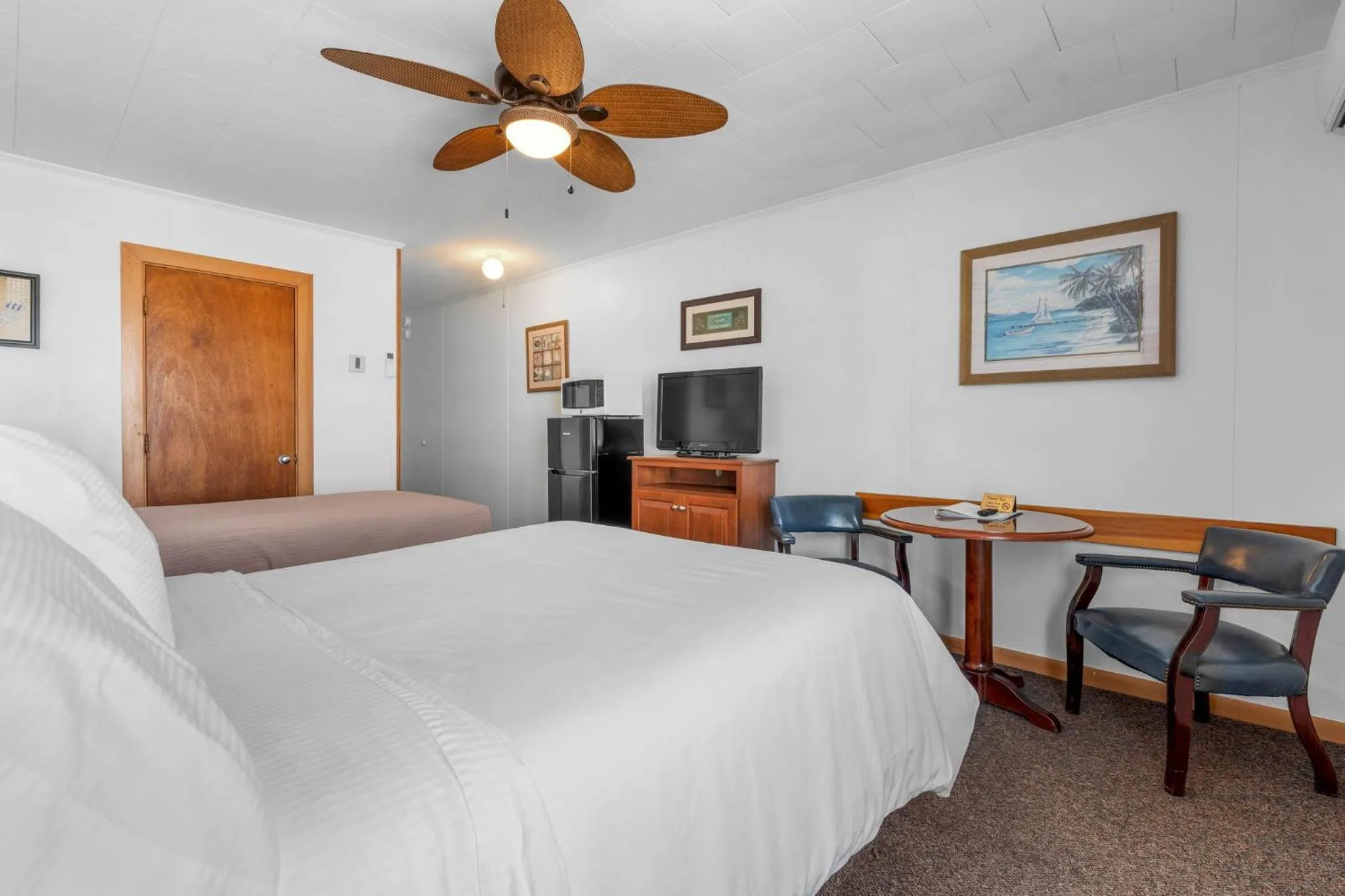 Photo of the whole room, Bed in Echo Motel