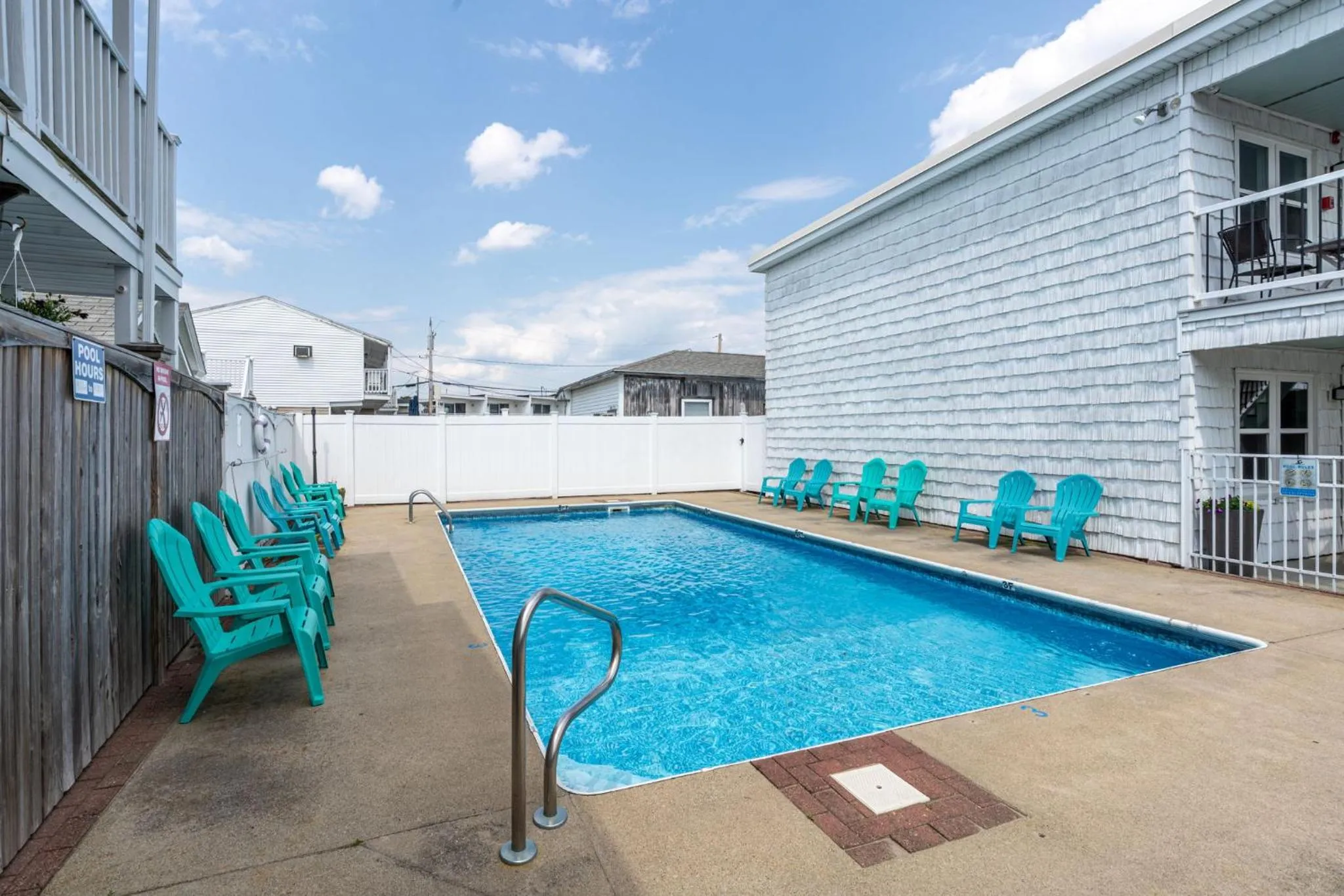 Swimming pool in Echo Motel