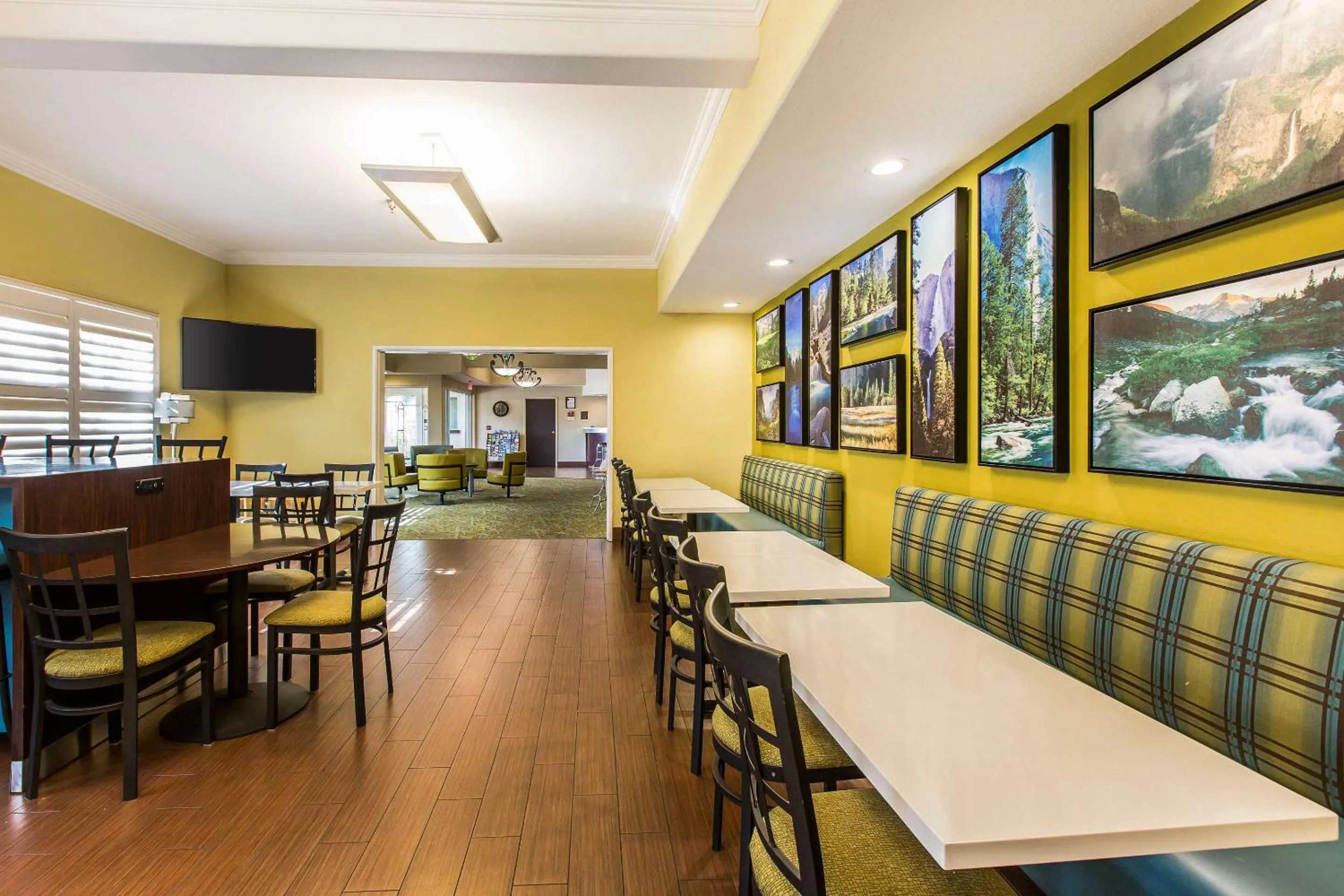 Breakfast in Comfort Suites Fresno River Park