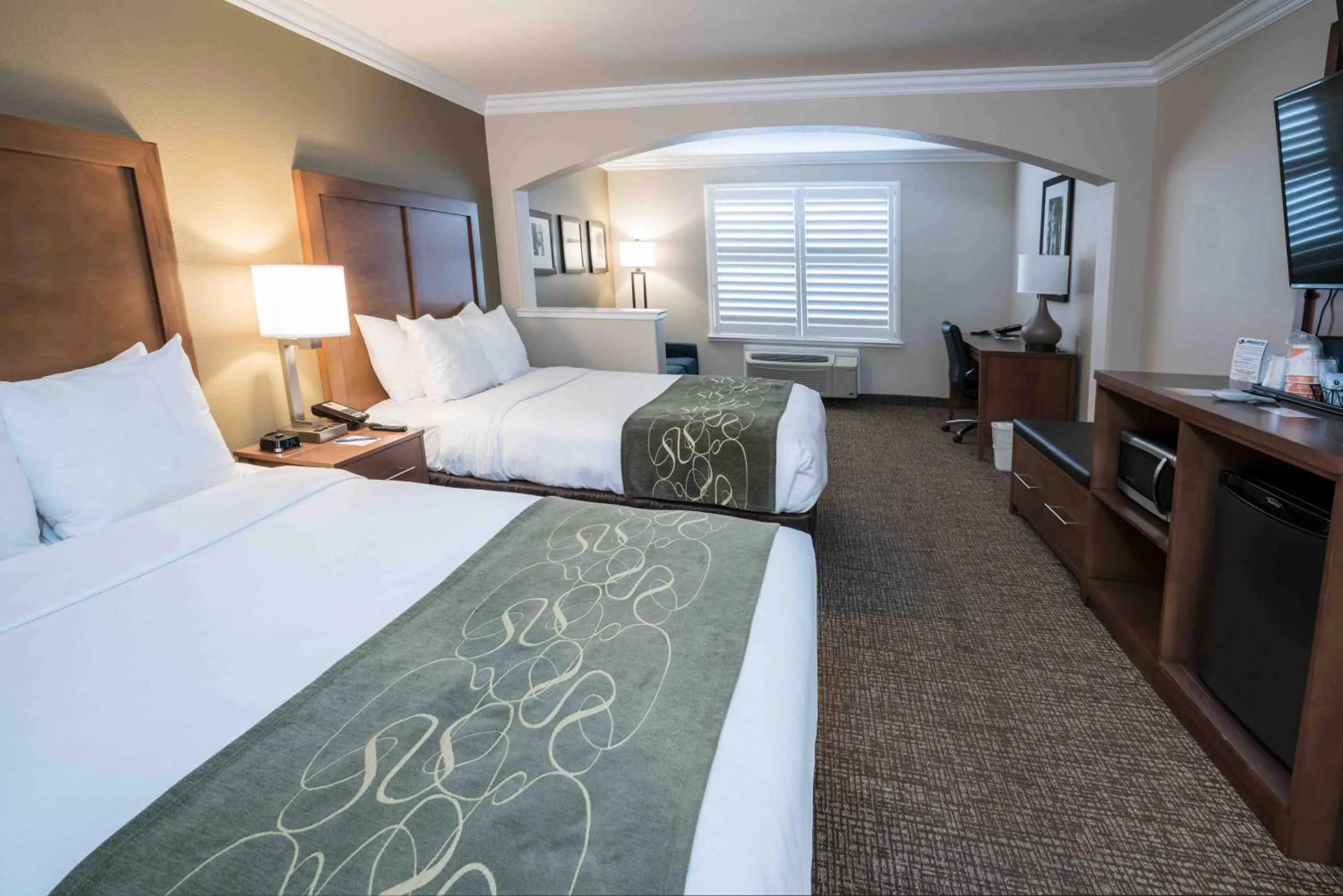 Bedroom, Bed in Comfort Suites Fresno River Park