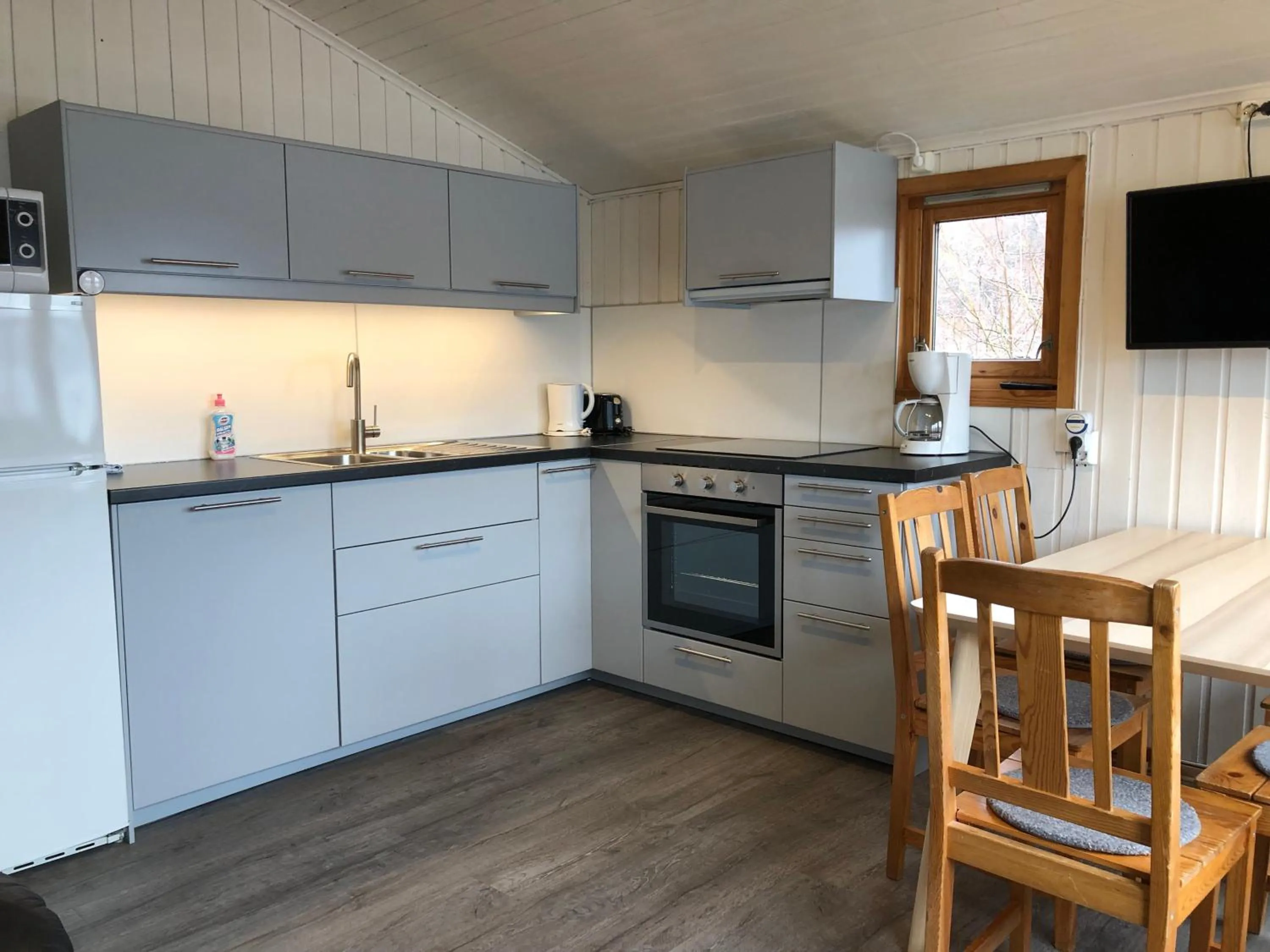 Kitchen or kitchenette in Langenuen Motel & Camping
