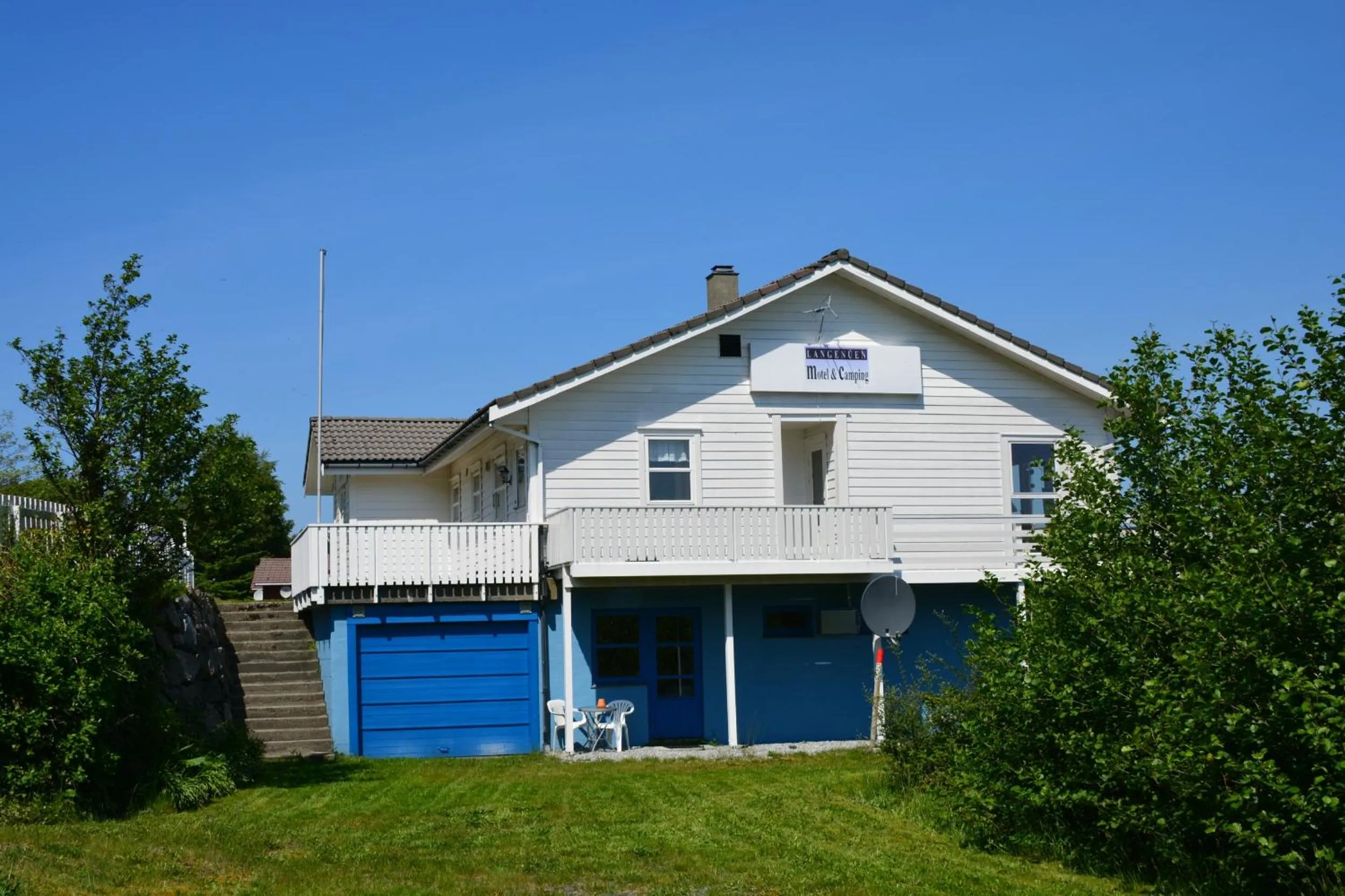 Facade/entrance in Langenuen Motel & Camping