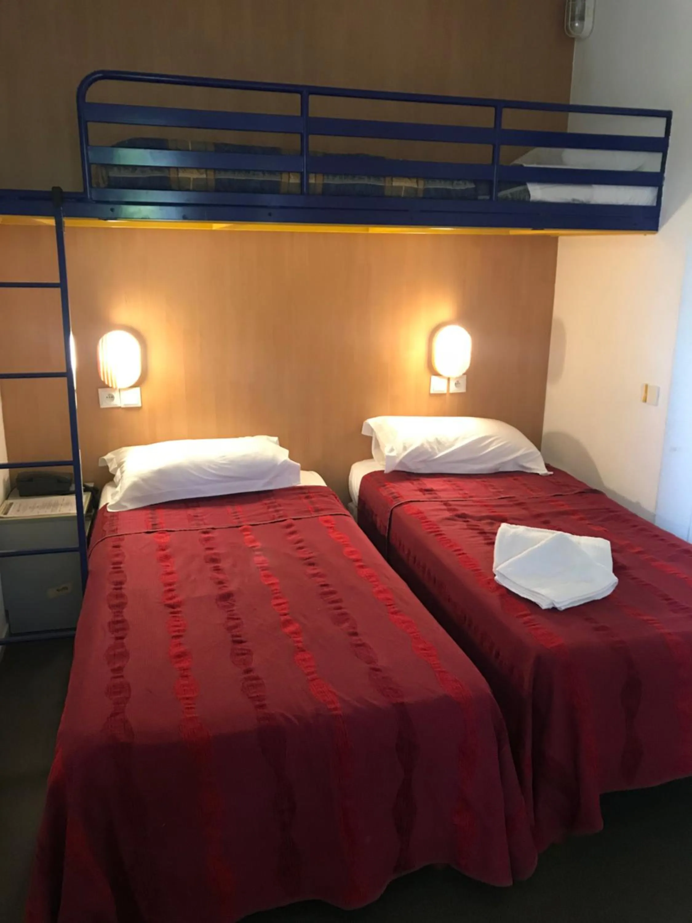 Bed in Hôtel Noctuel Blois Sud