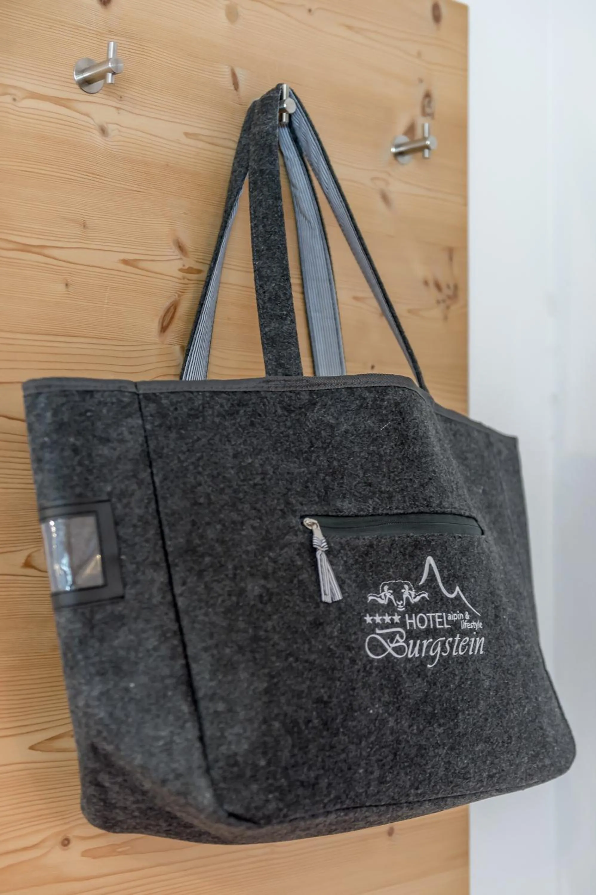 Logo/Certificate/Sign in Hotel Burgstein - alpin & lifestyle