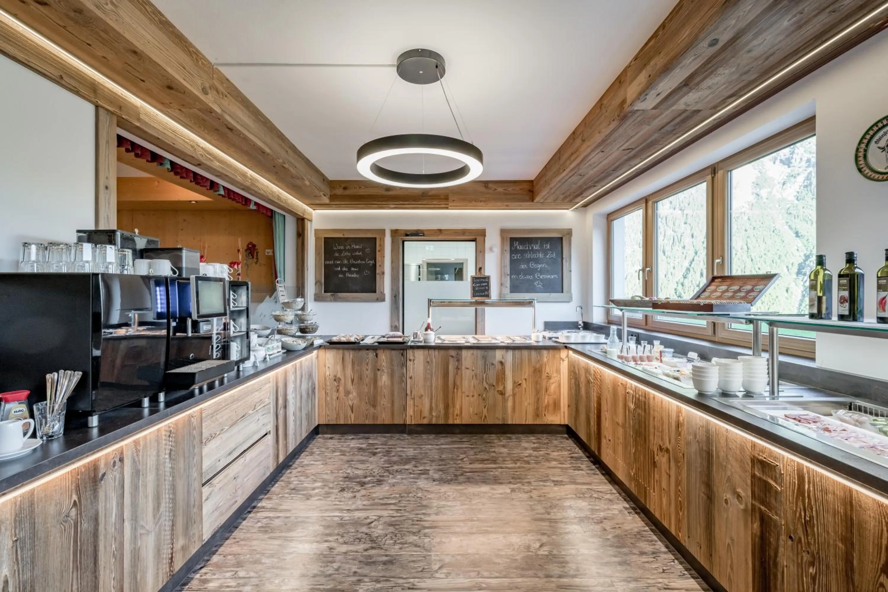 Buffet breakfast in Hotel Burgstein - alpin & lifestyle