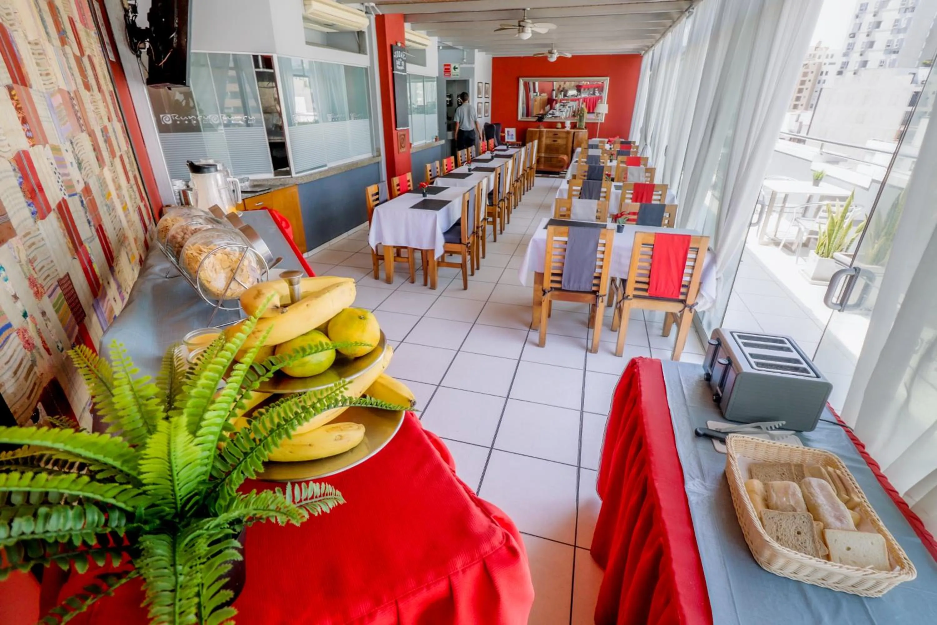 Restaurant/places to eat in Hotel Boutique Runcu Miraflores