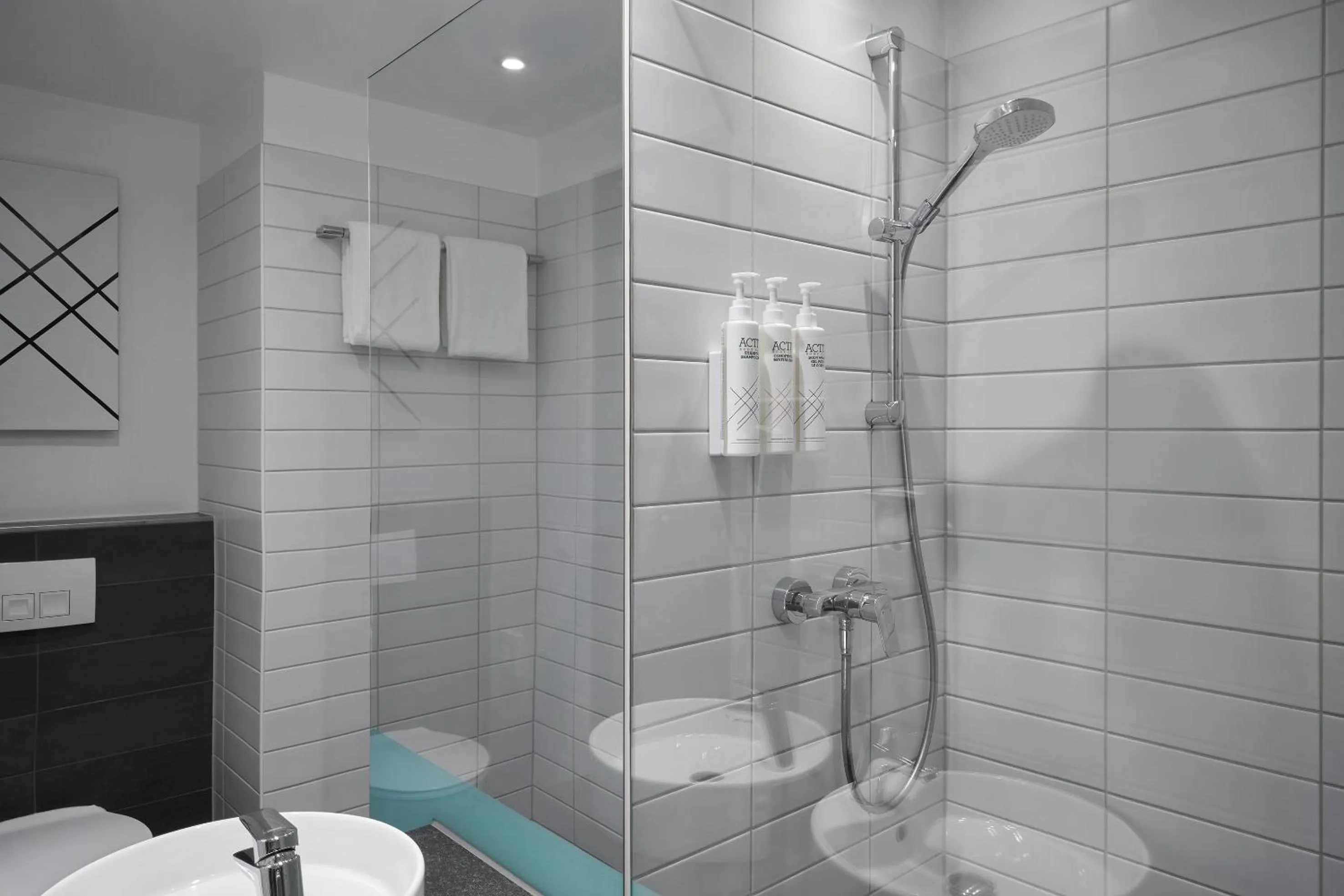 Bathroom in Four Points Flex by Sheraton Koblenz