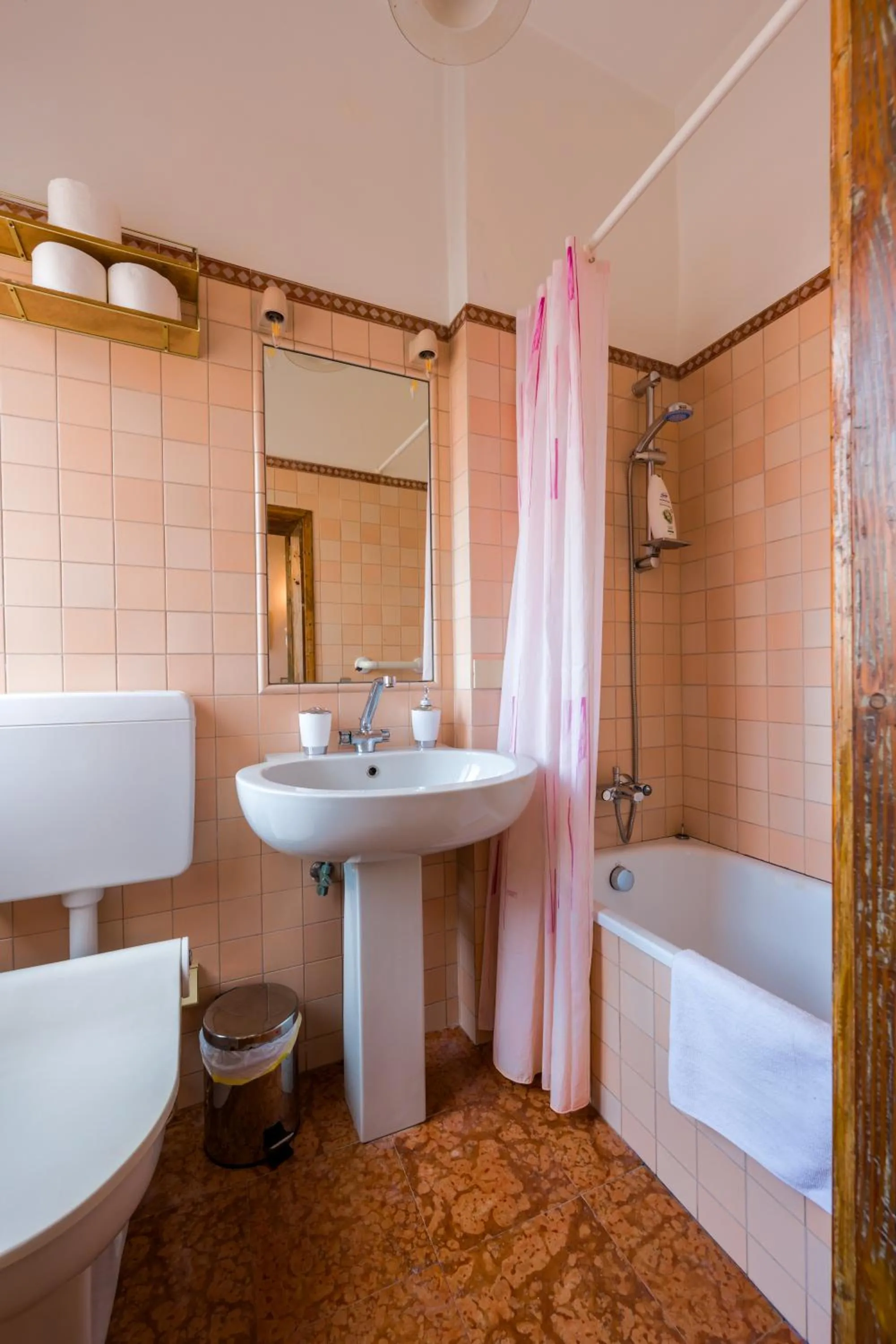 Shower in San Polo Home