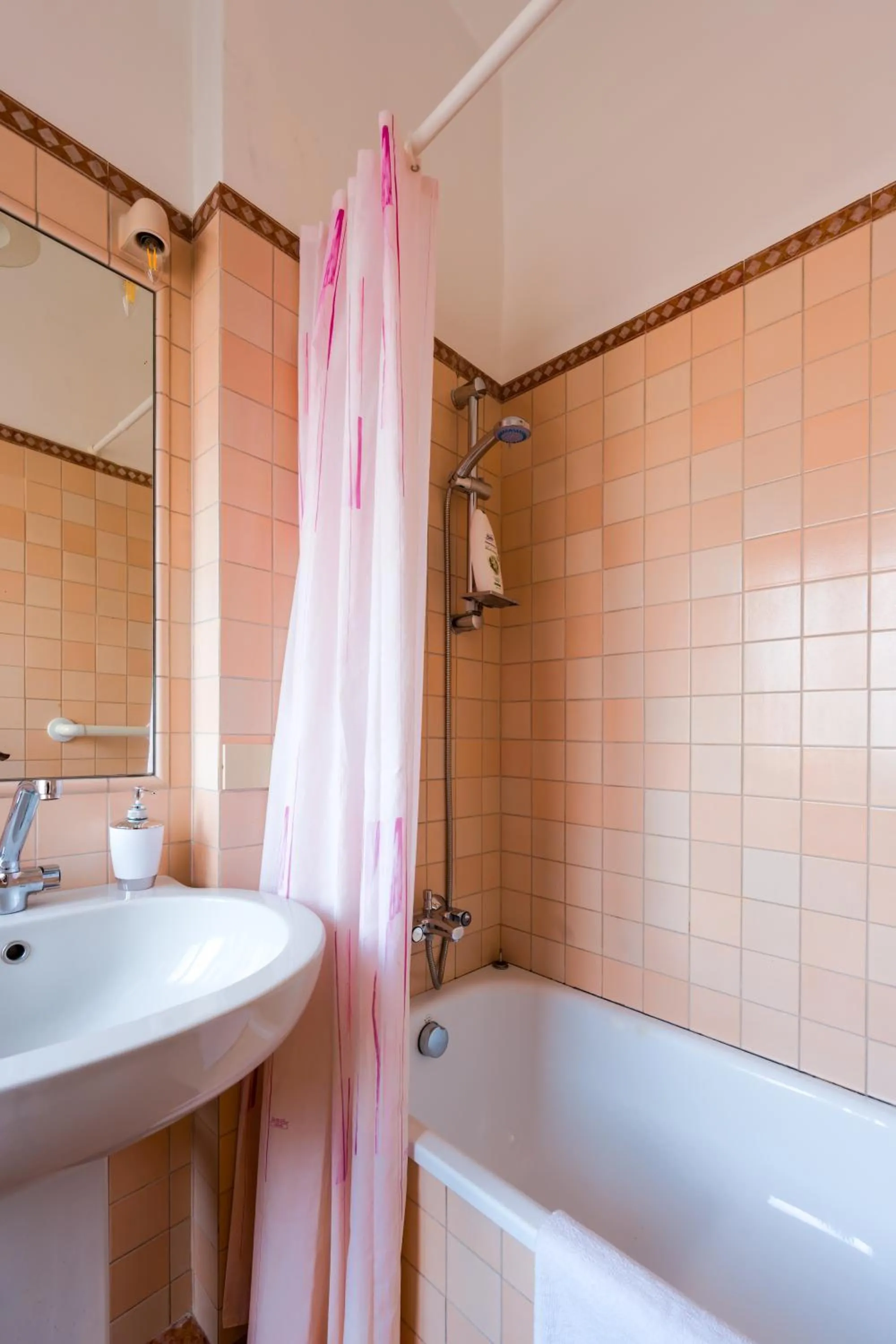 Shower in San Polo Home