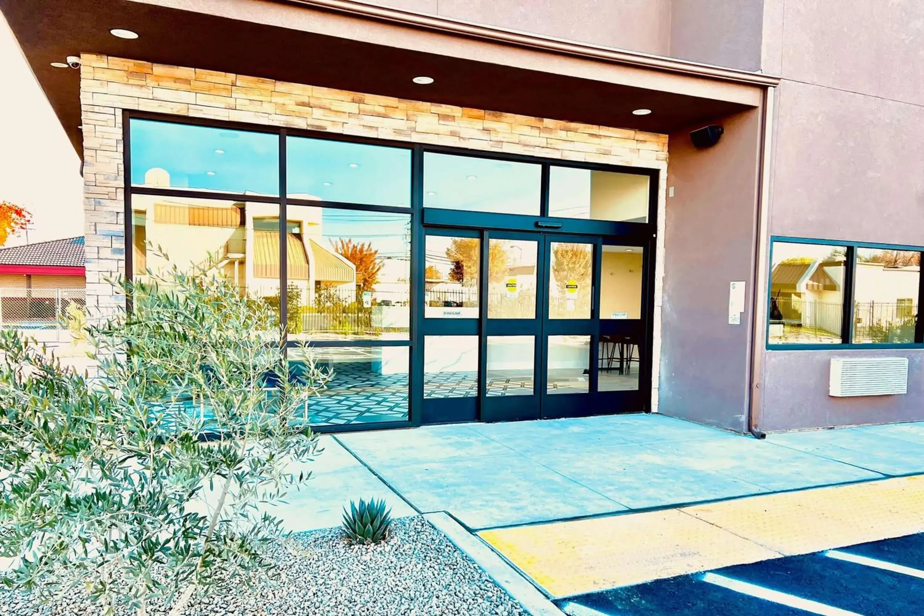 Property building in Ramada by Wyndham Modesto Yosemite Area Property building in Ramada by Wyndham Modesto Yosemite Area