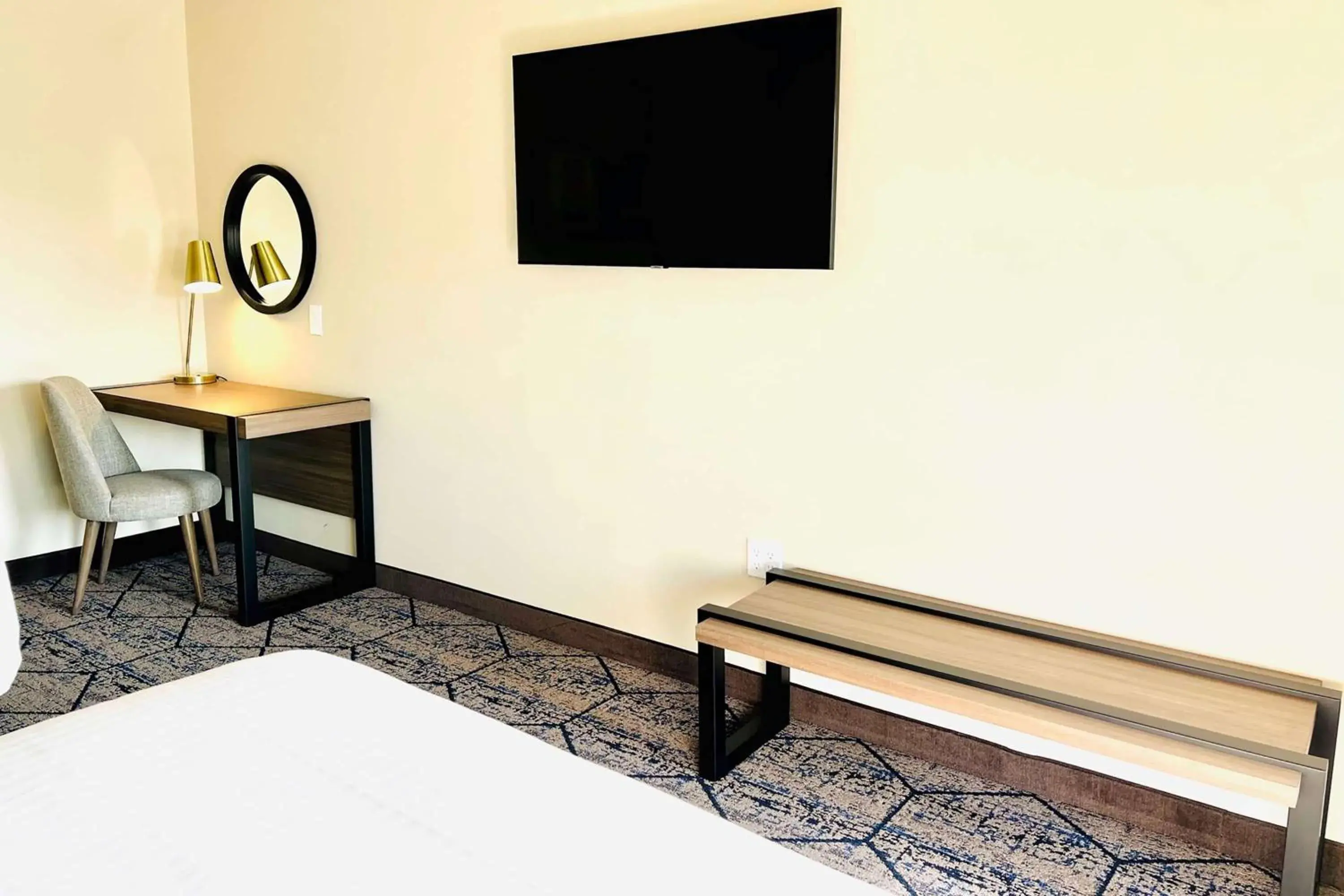 Photo of the whole room, Bed in Ramada by Wyndham Modesto Yosemite Area Photo of the whole room, Bed in Ramada by Wyndham Modesto Yosemite Area