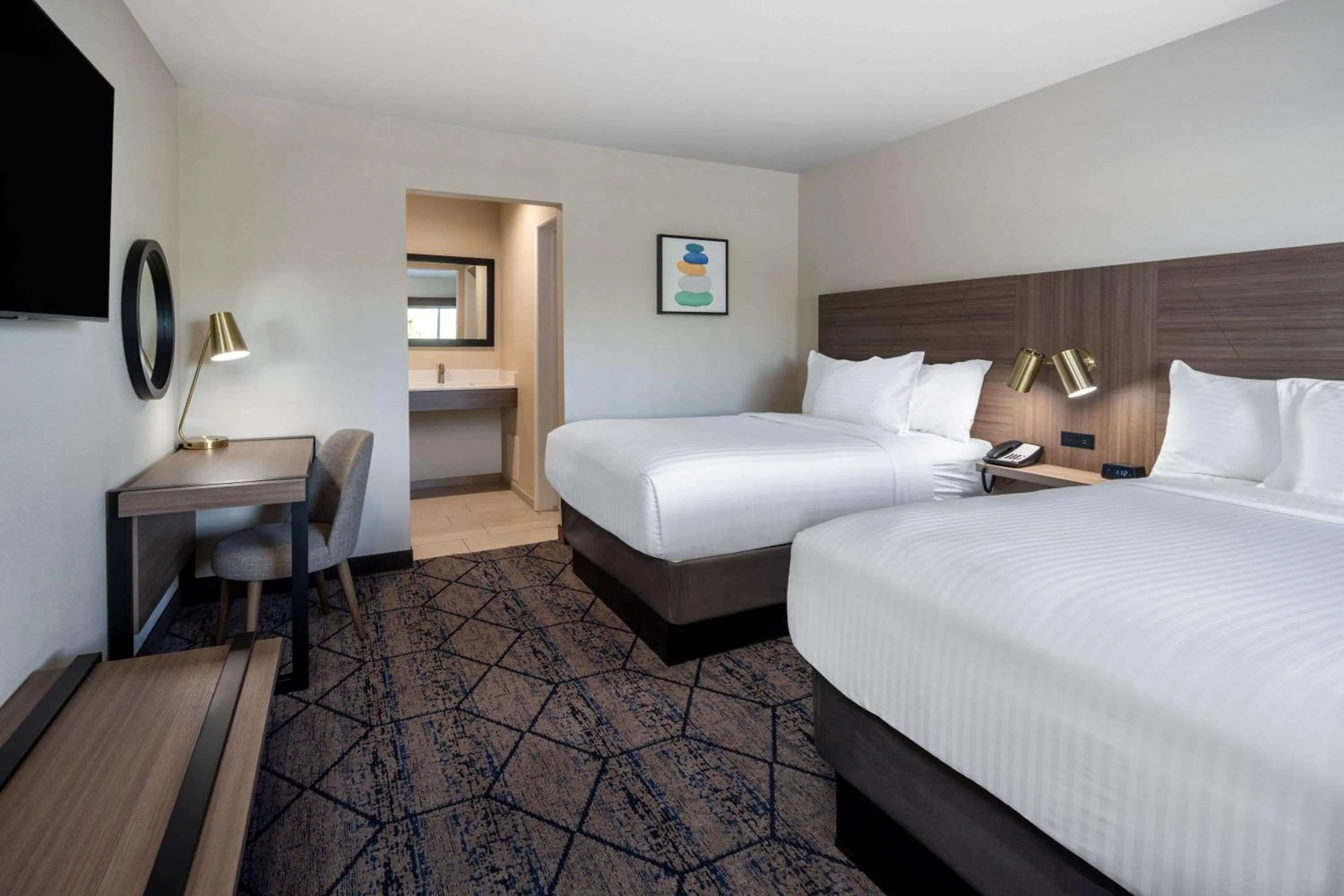 Photo of the whole room, Bed in Ramada by Wyndham Modesto Yosemite Area