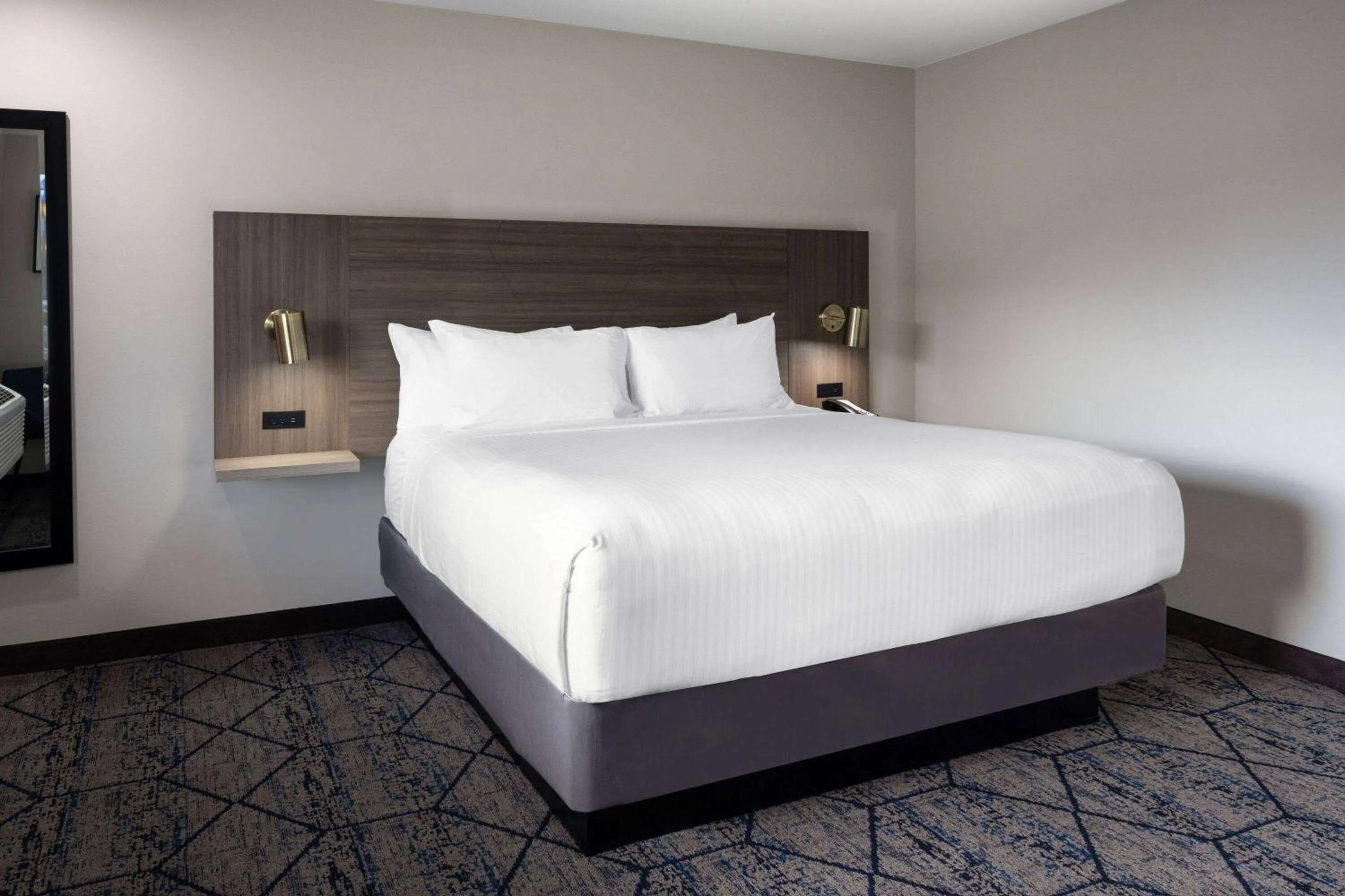 Photo of the whole room, Bed in Ramada by Wyndham Modesto Yosemite Area