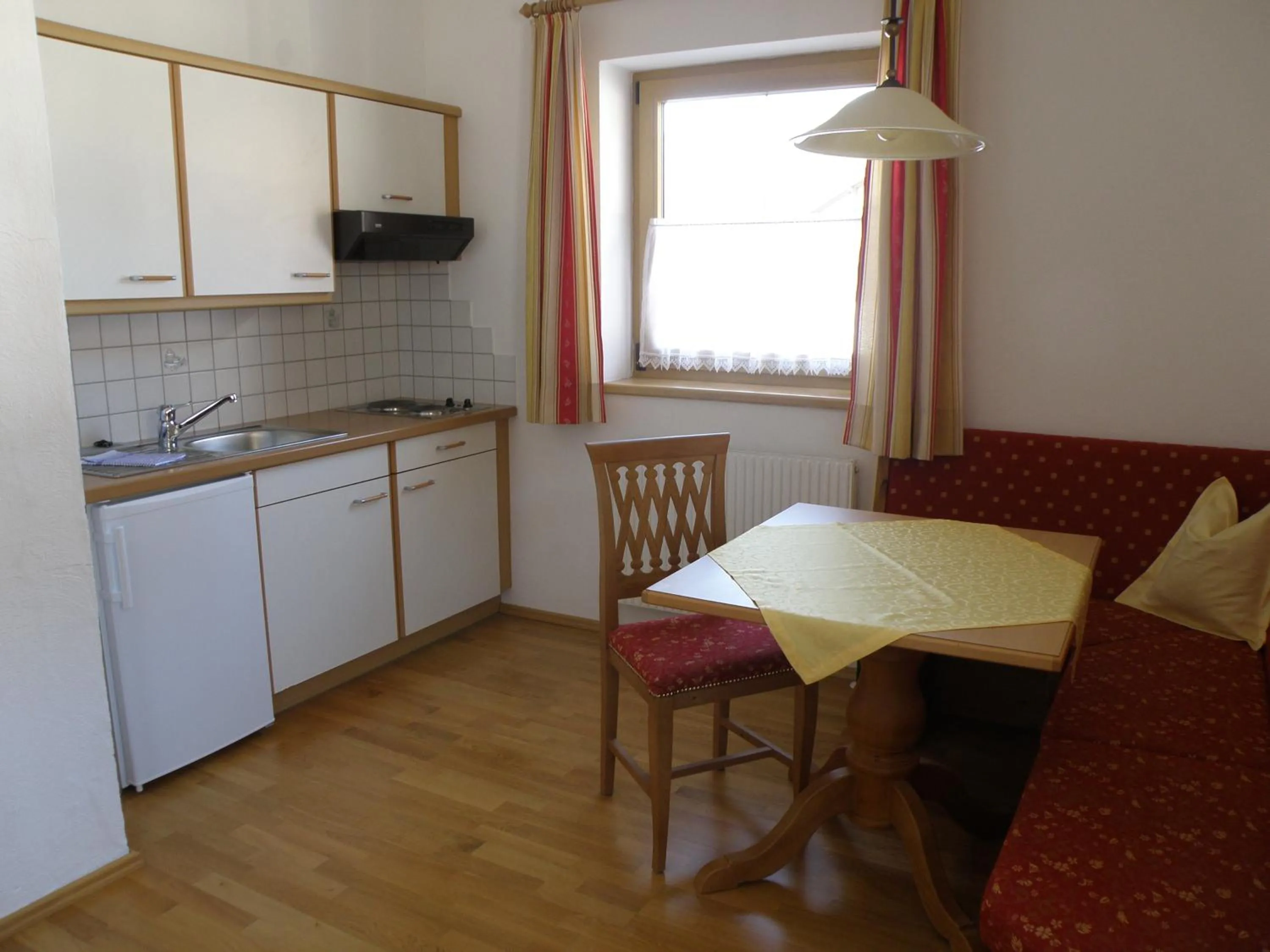 Kitchen or kitchenette in Tonis Appartements am Achensee