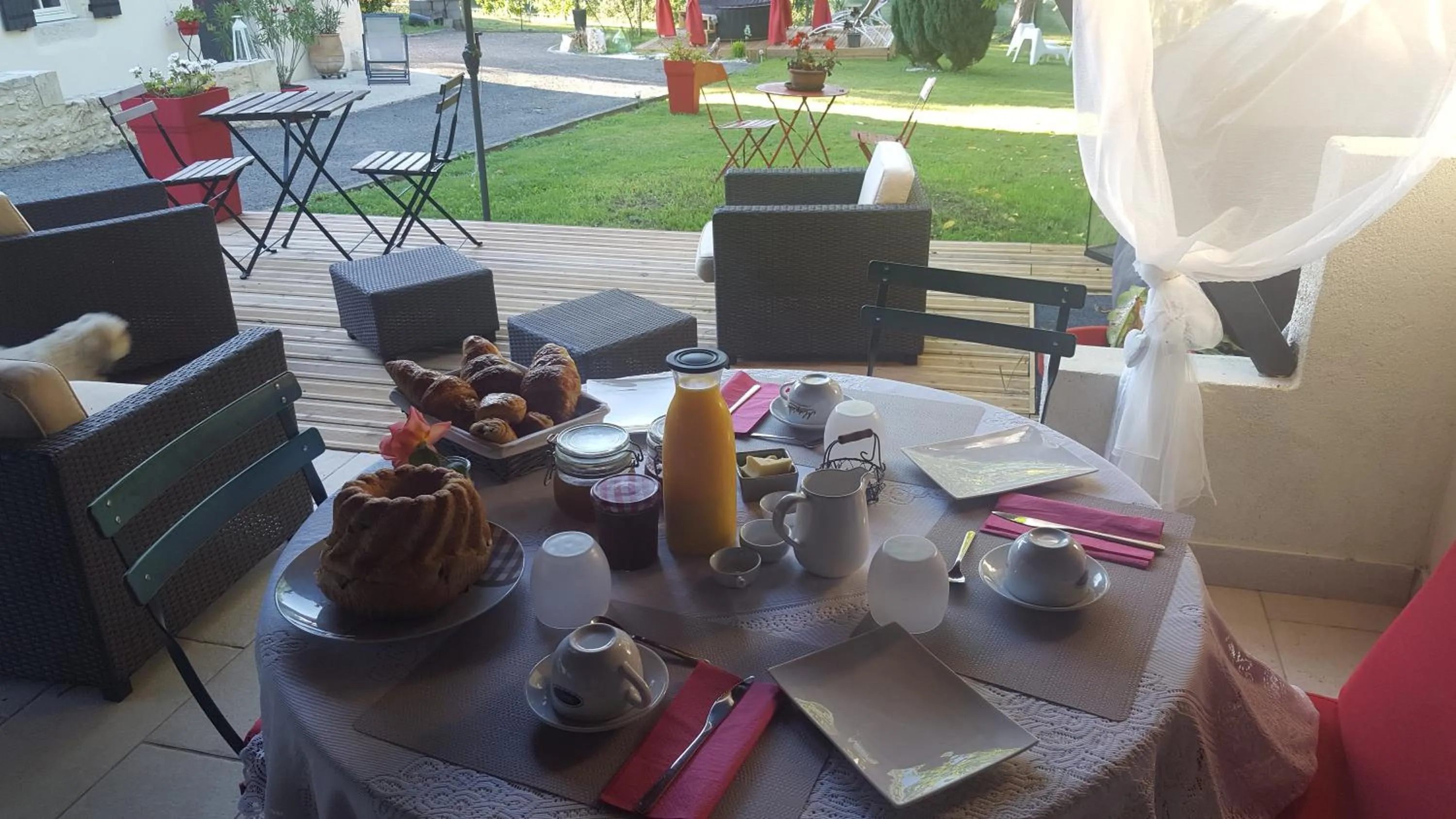 Continental breakfast in Clos des Morillons