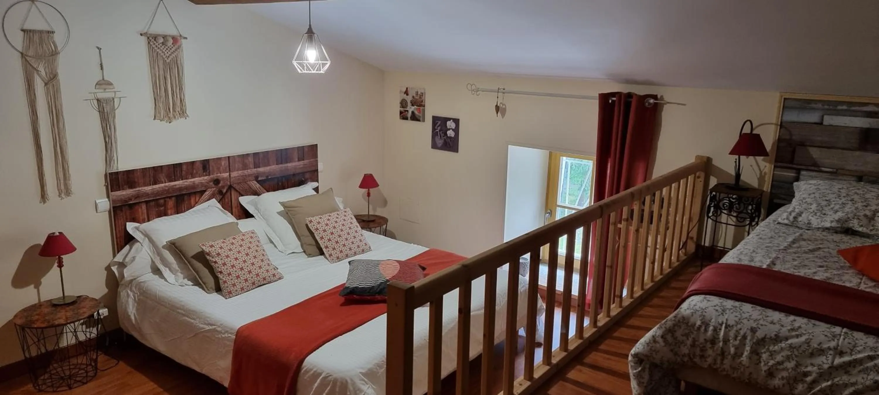 Photo of the whole room, Bed in Clos des Morillons