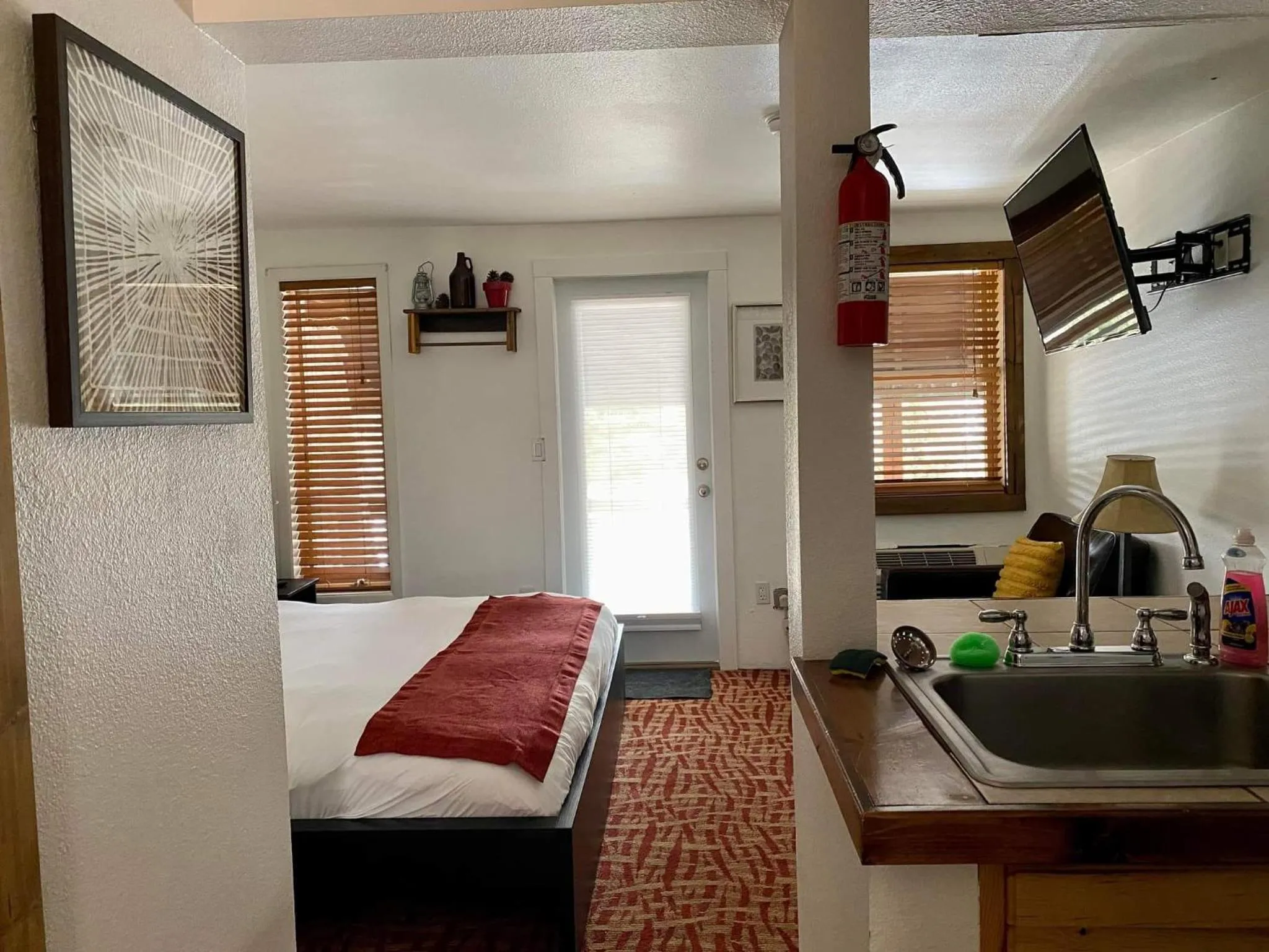 Bed in Green Mountain Falls Lodge